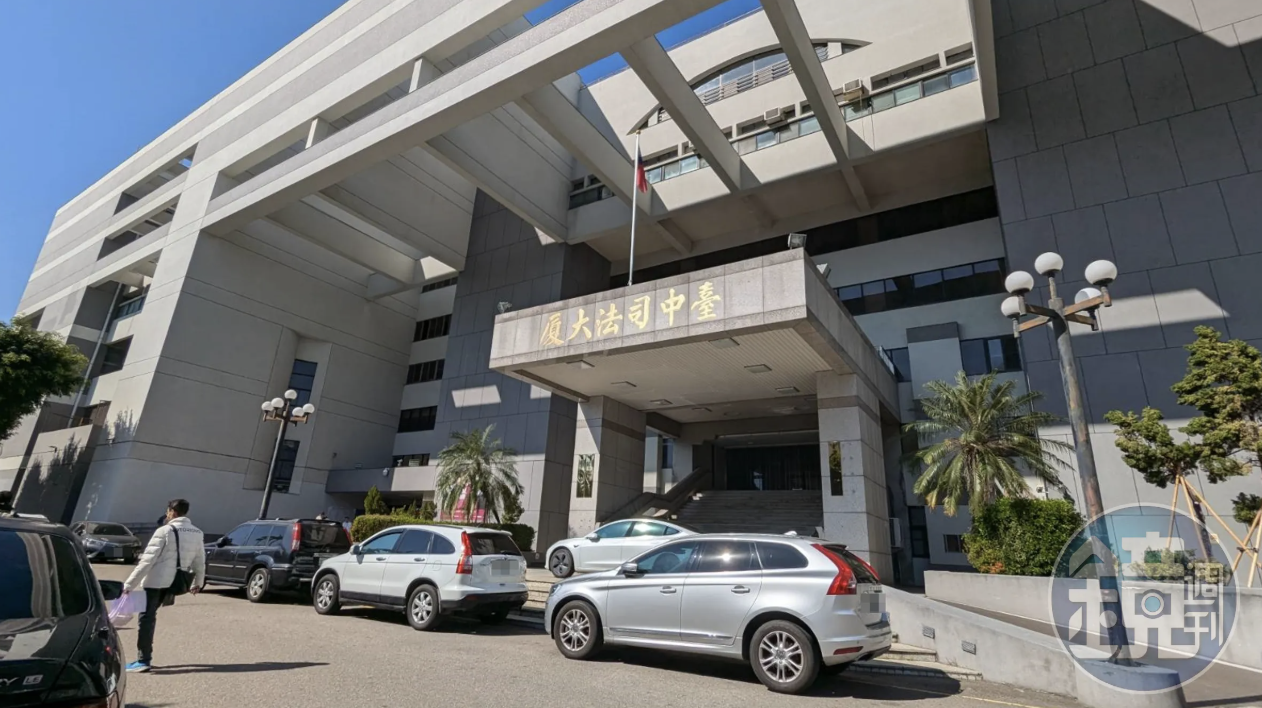 台中一名警官對女書記官性騷擾，事後被調職還遭法院判賠。（本刊資料照）