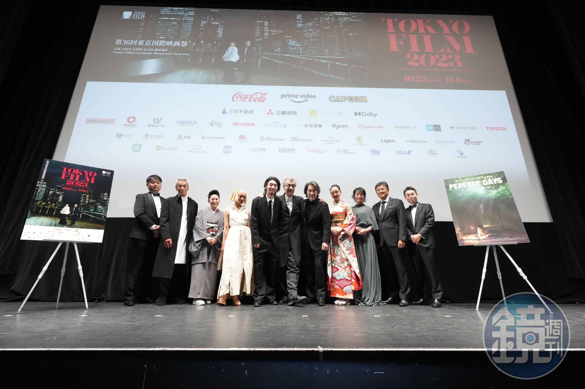文溫德斯導演(中)昨率領役所廣司(右五)等《我的完美日常》演員出席首映。(東京國際影展提供)
