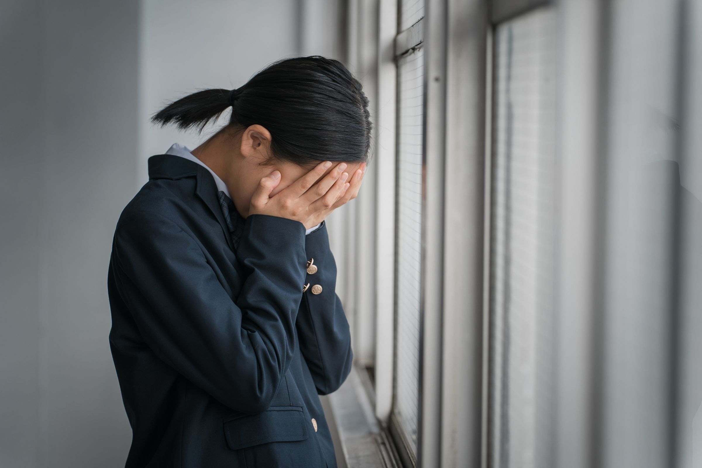 桃園一名女學生遭生父與繼母改名「XX壞」，甚至還遭到被趕出家門等不當對待。（示意圖，photoAC提供）