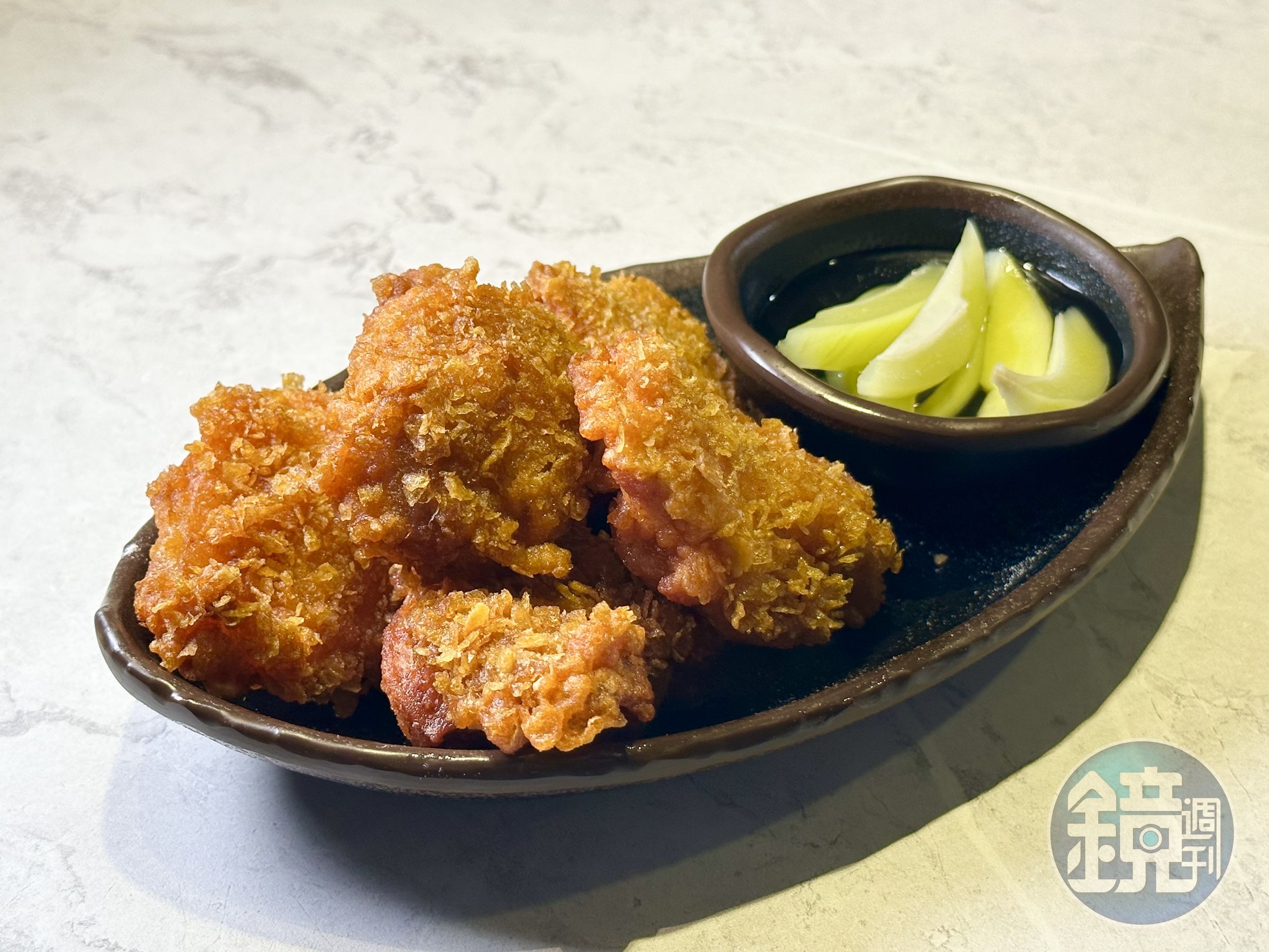 「硬硬的炸雞雞」外皮硬脆不油,有玫瑰鹽的鹹香,雞肉軟嫩香甜。(150元/份)