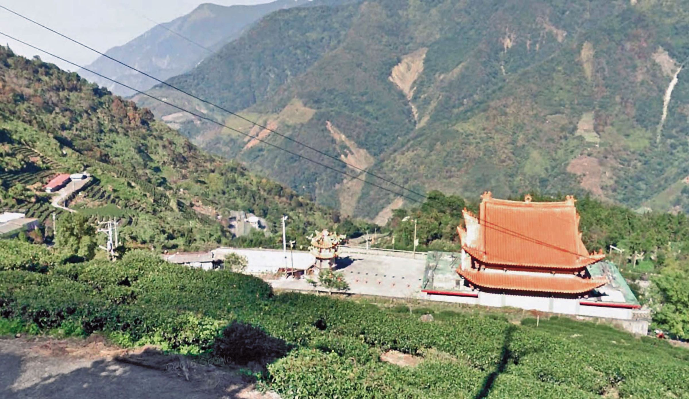 位於南投信義鄉內的宇宙萬聖宮占地廣闊，卻早已被認定是個大違建。（翻攝GoogleMaps）