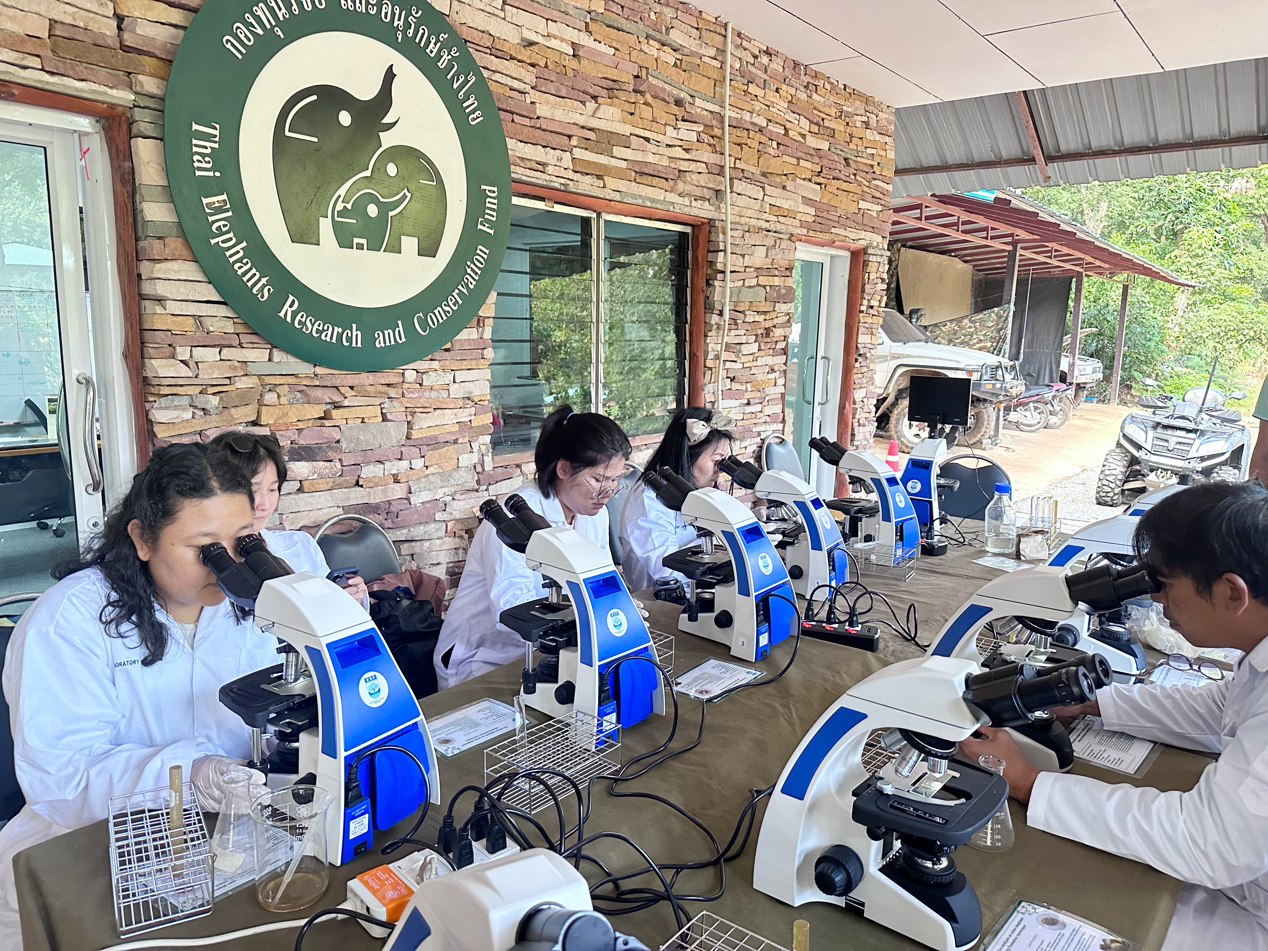 「The Thai Elephant Research and Conservation Fund」是一間位於考艾（Khao Yai）的公益象園。