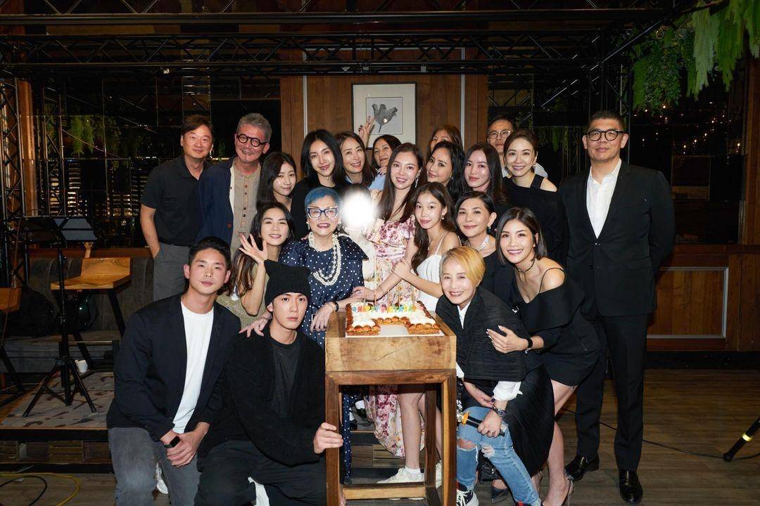 曾馨瑩過生日，名媛好友關穎、林牧潔、賈永婕、張清芳等人齊聚為她舉辦生日派對，柯震東也出席。（翻攝自柯震東Threads）