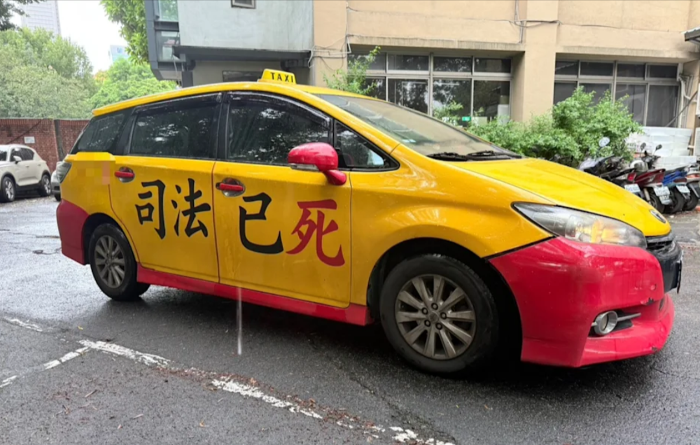 警方查扣肇事計程車。