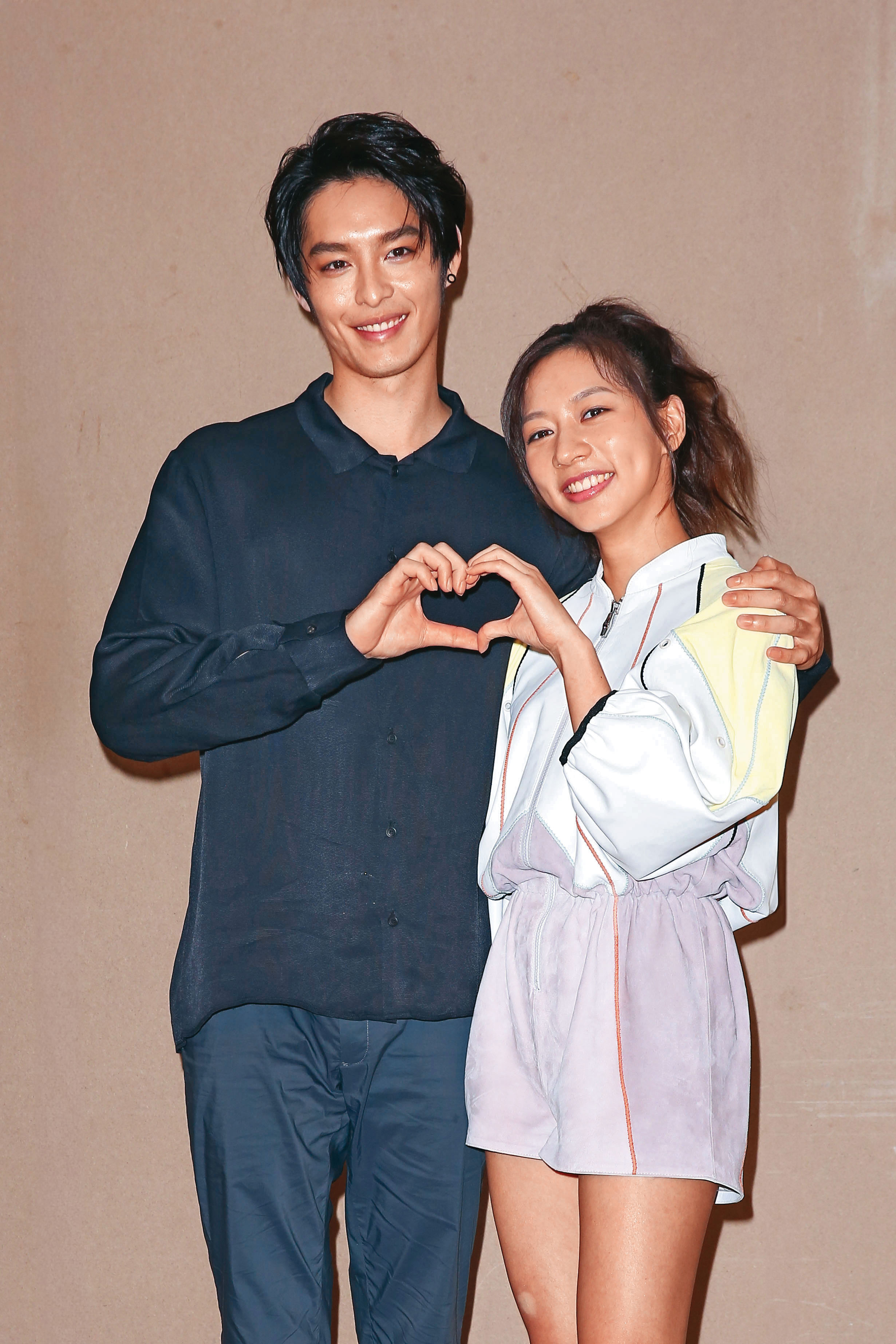 陳妤（右）和曹佑寧（左）演出電影《可不可以，你也剛好喜歡我》，全台票房累積近八千萬。