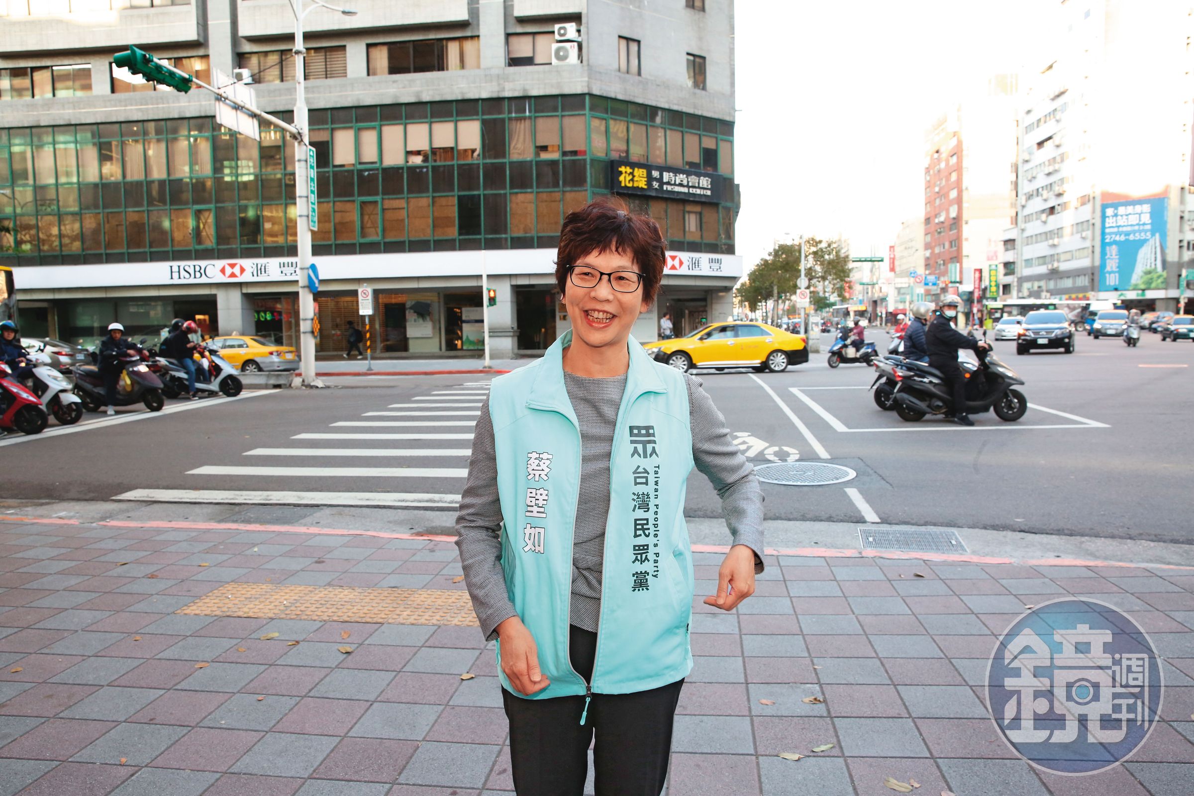 民眾黨創黨之母蔡壁如在柯文哲聲明辭黨主席及盡快改選後,表態不排除參選。