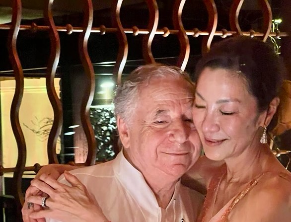 楊紫瓊的繼子尼可拉斯陶德喜獲麟兒，楊紫瓊與老公尚陶德升格當阿公阿嬤。（翻攝自楊紫瓊IG）