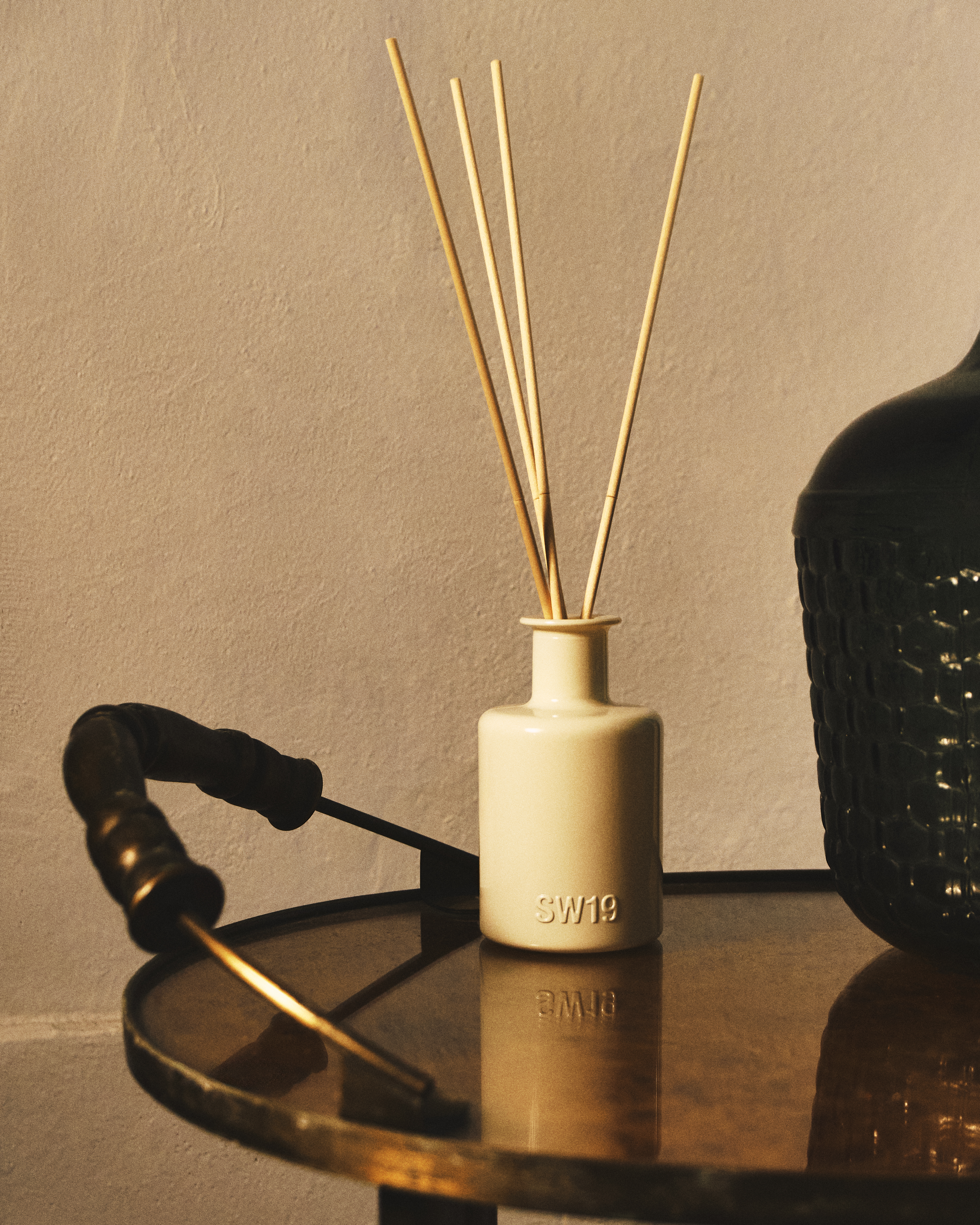 SW19暮色檀香Santal Dusk室內擴香。200ml／NT$1,980（Plaisir提供）