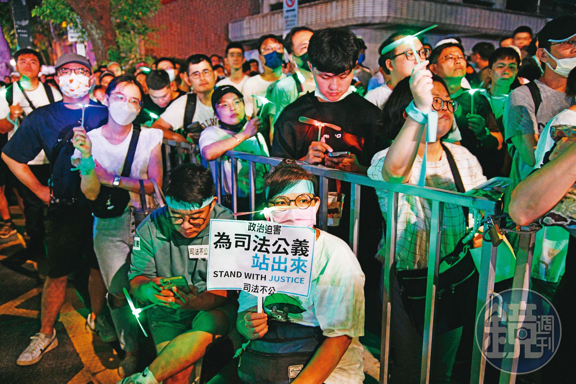 民眾黨面對柯文哲的官司爭議，想盡辦法將司法程序政治化，來凝聚支持者。