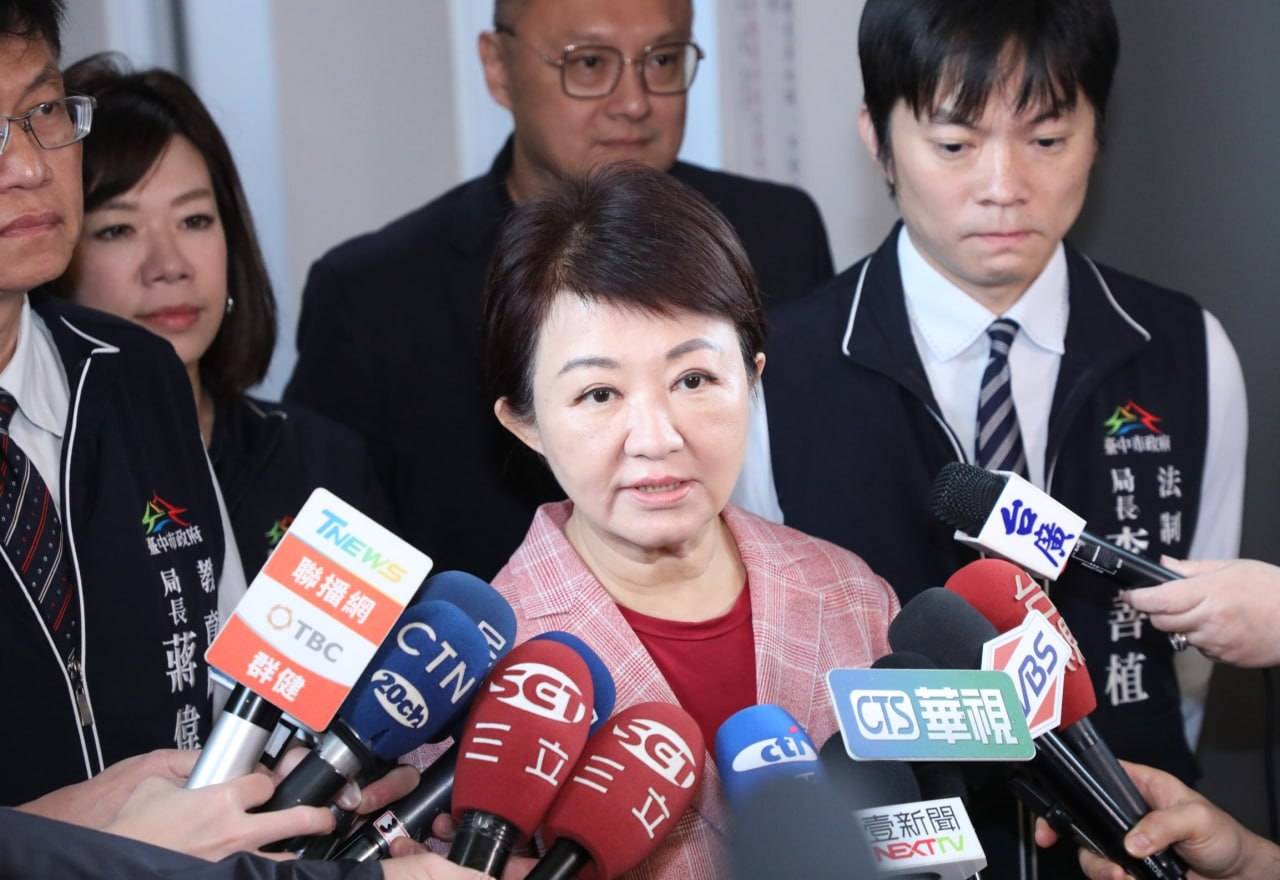 台中市長盧秀燕在議會中做回應。