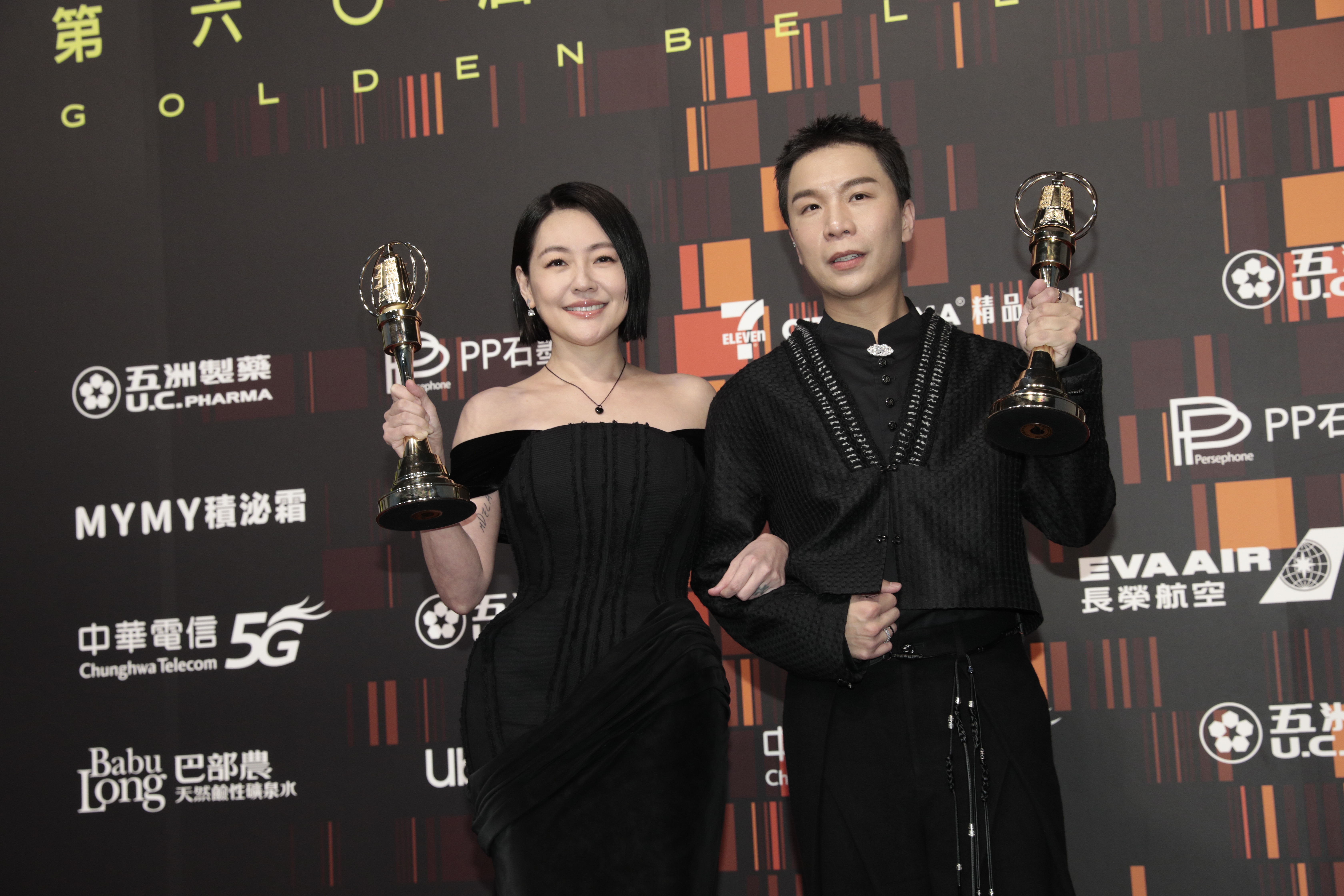 小S與派翠克以默契拿下綜藝節目主持人獎。