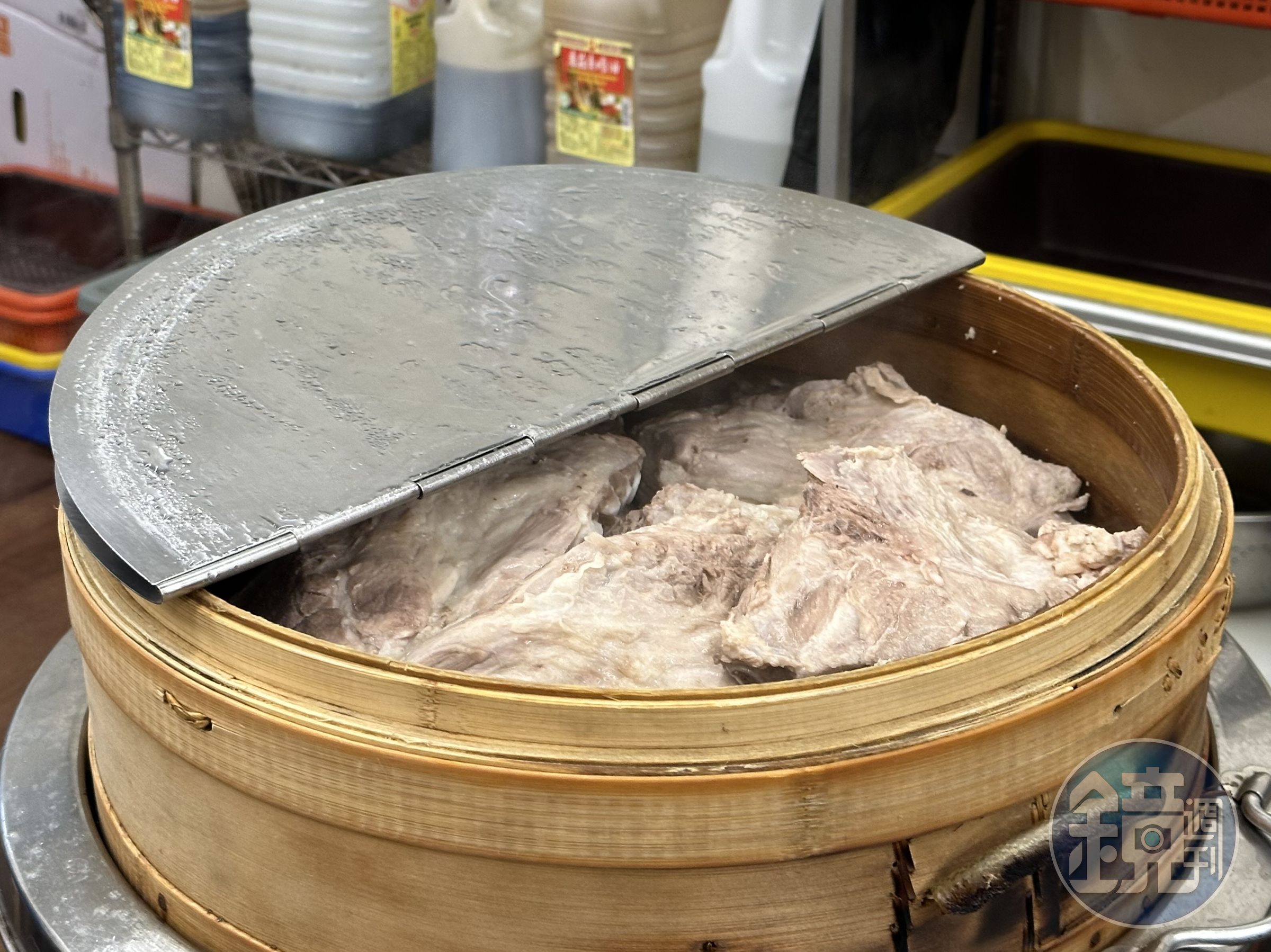 骨仔肉取自整片的豬肋排肉,口感軟嫩又鮮甜。