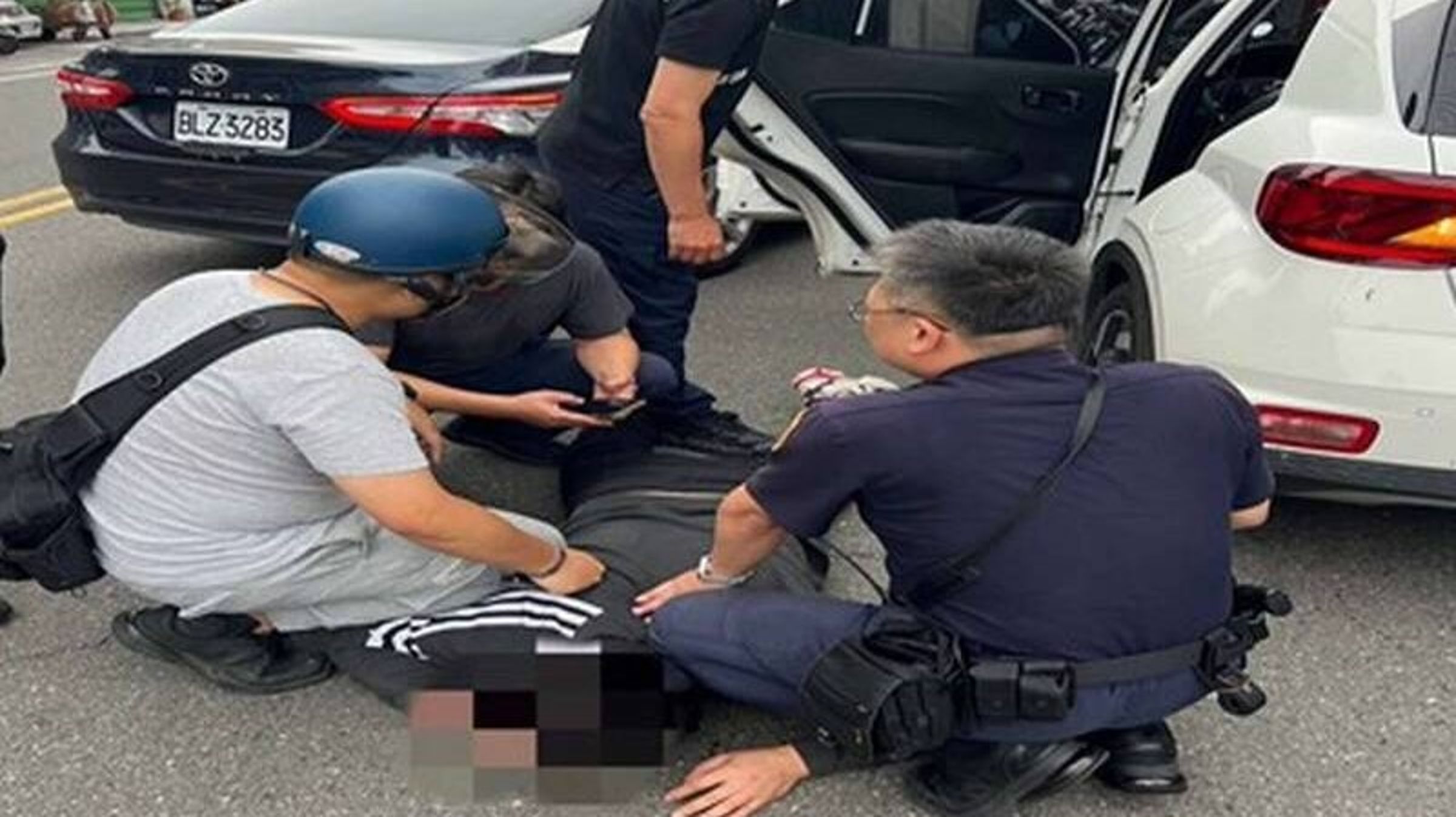 和美分局幹員趁車手與J男面交200萬元時,當場逮捕23歲車手。(警方提供)