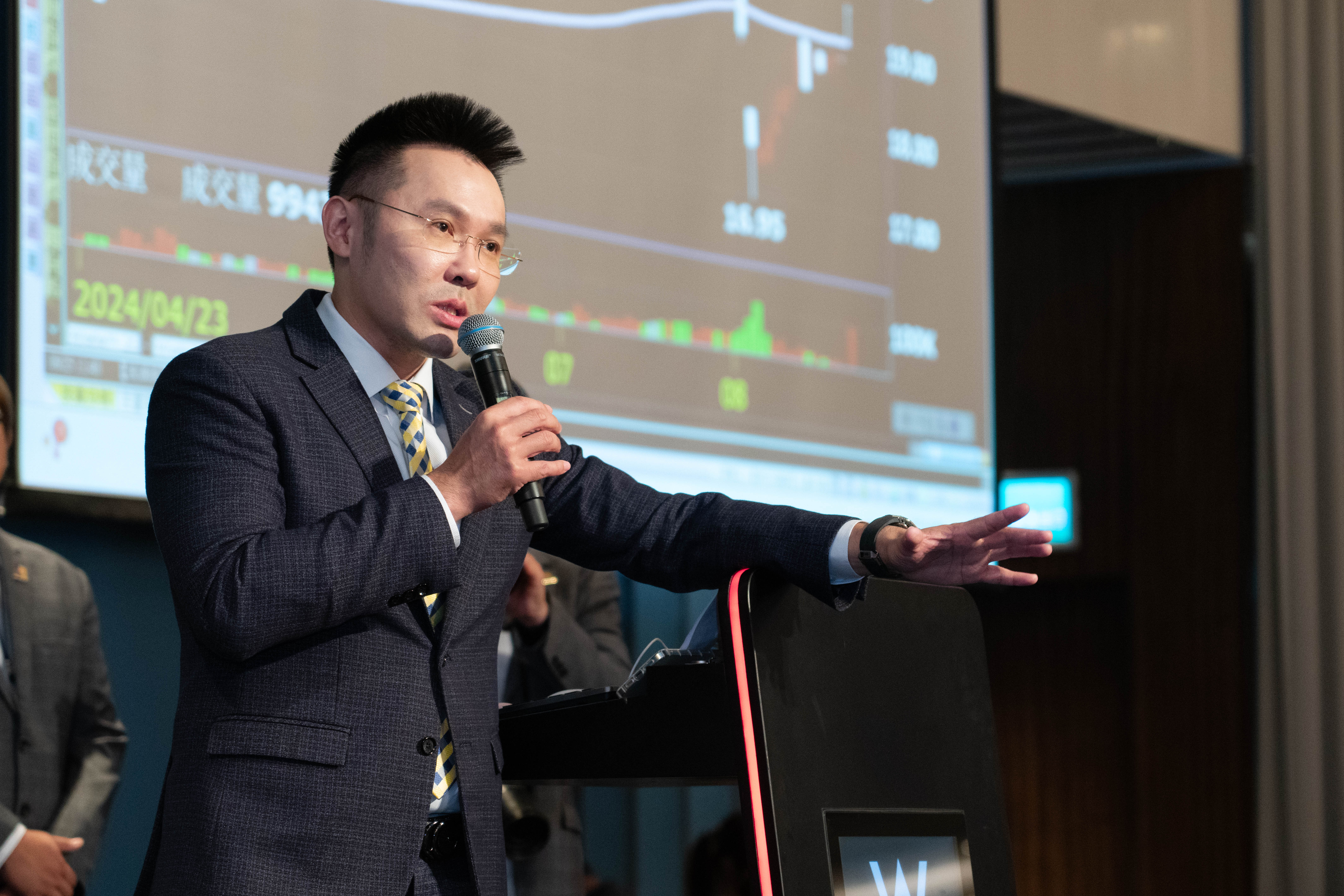 因行情波動而遭受的惡意質疑,摩爾投顧投資長郭哲榮親上火線反擊不實指控。(照片提供/摩爾投顧)