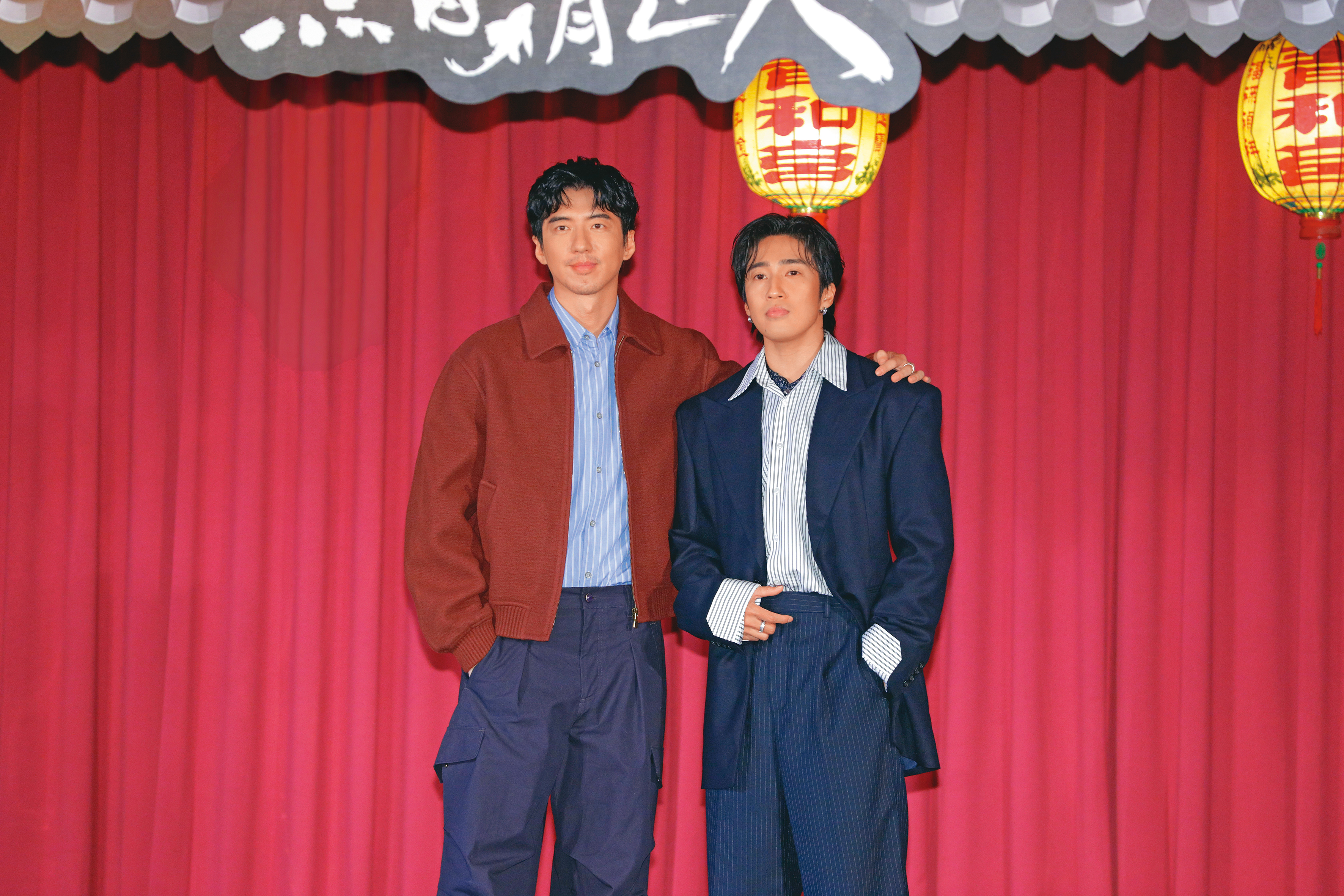 最近「棣棣的小弟弟」被放大檢視,搞得男明星人人自危。婁峻碩(右)、傅孟柏(左)不約而同手插口袋,是在防什麼?