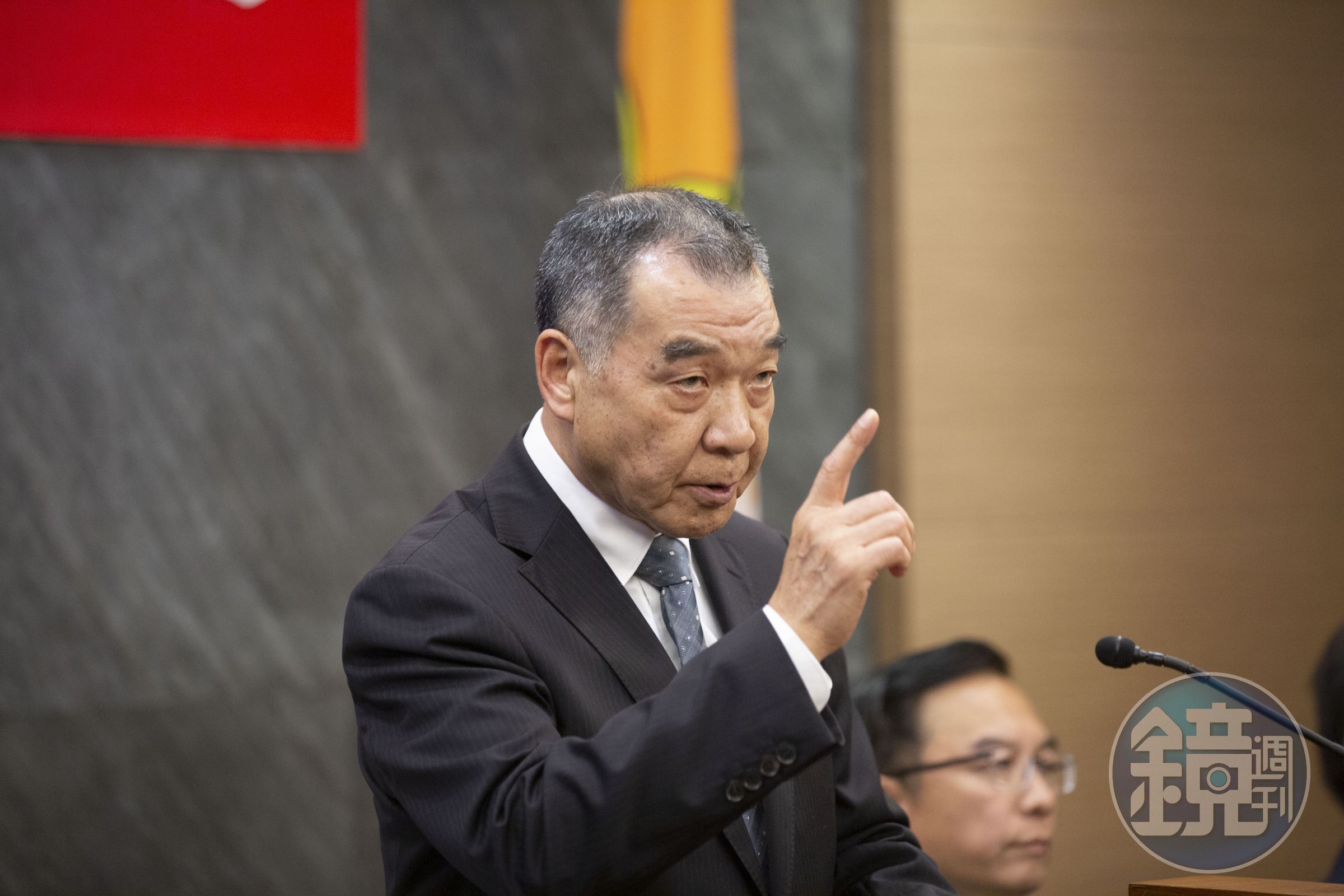 國防部長邱國正（圖）任職於國安局的兒子，涉嫌嫖妓且性愛片外流一案，國安局祭出處分。（本刊資料照）