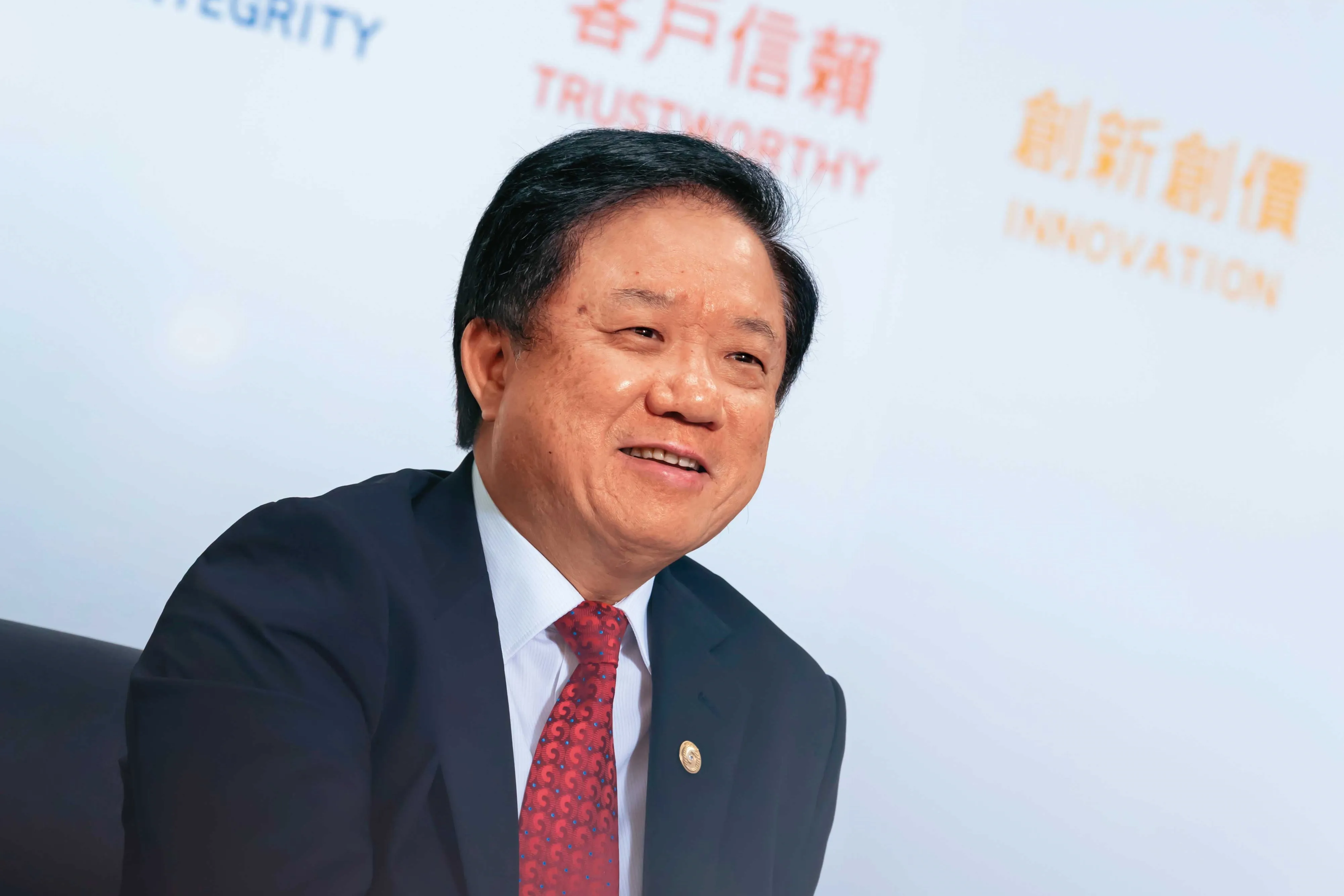 衛星聯盟罩台灣2／台灣大併精誠威脅中華電？　簡志誠銳評「一加一不會馬上變二」原因曝