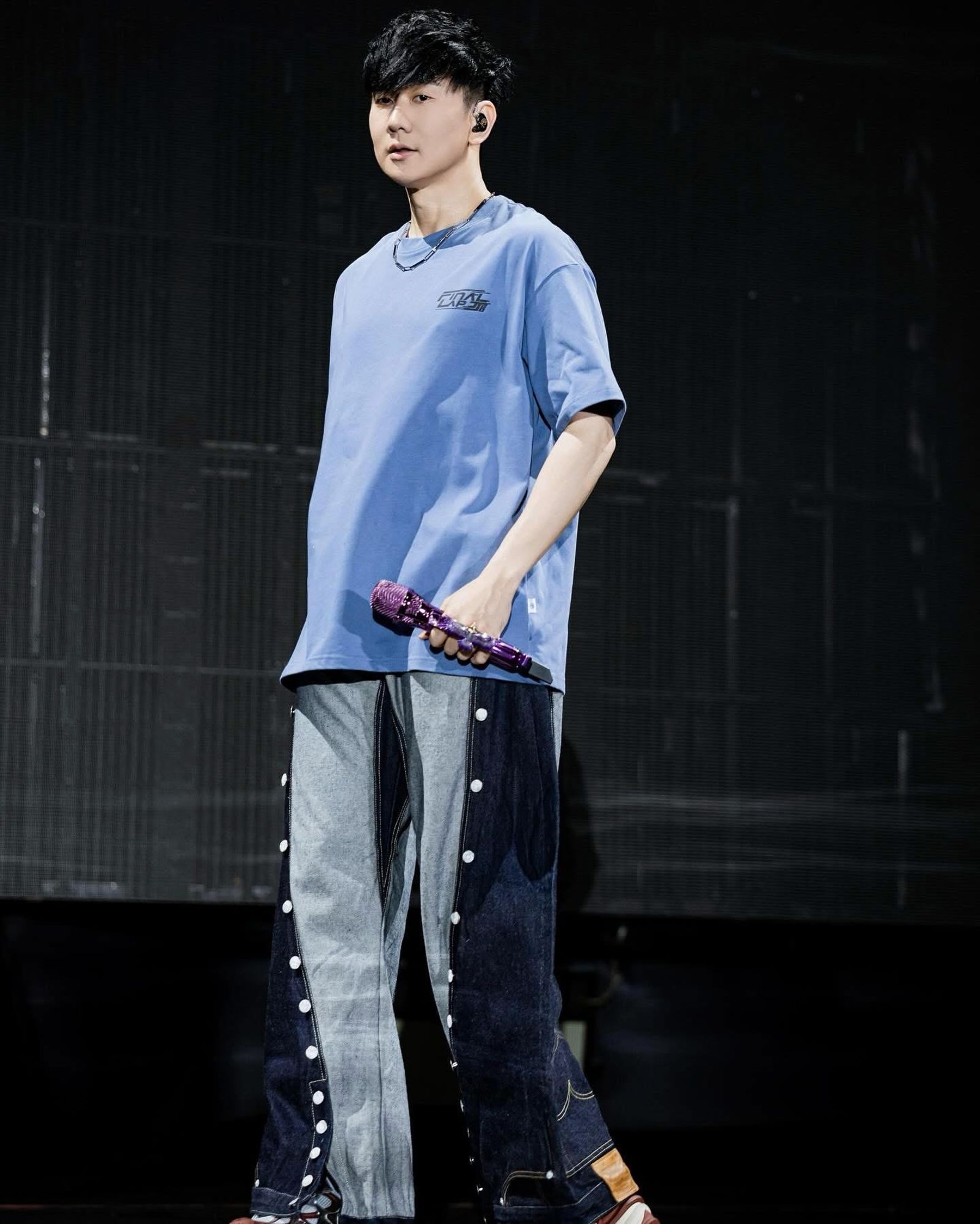 林俊傑開設咖啡廳「Miracle Coffee」遷址時還親自沖咖啡給粉絲。（翻攝自林俊傑臉書）