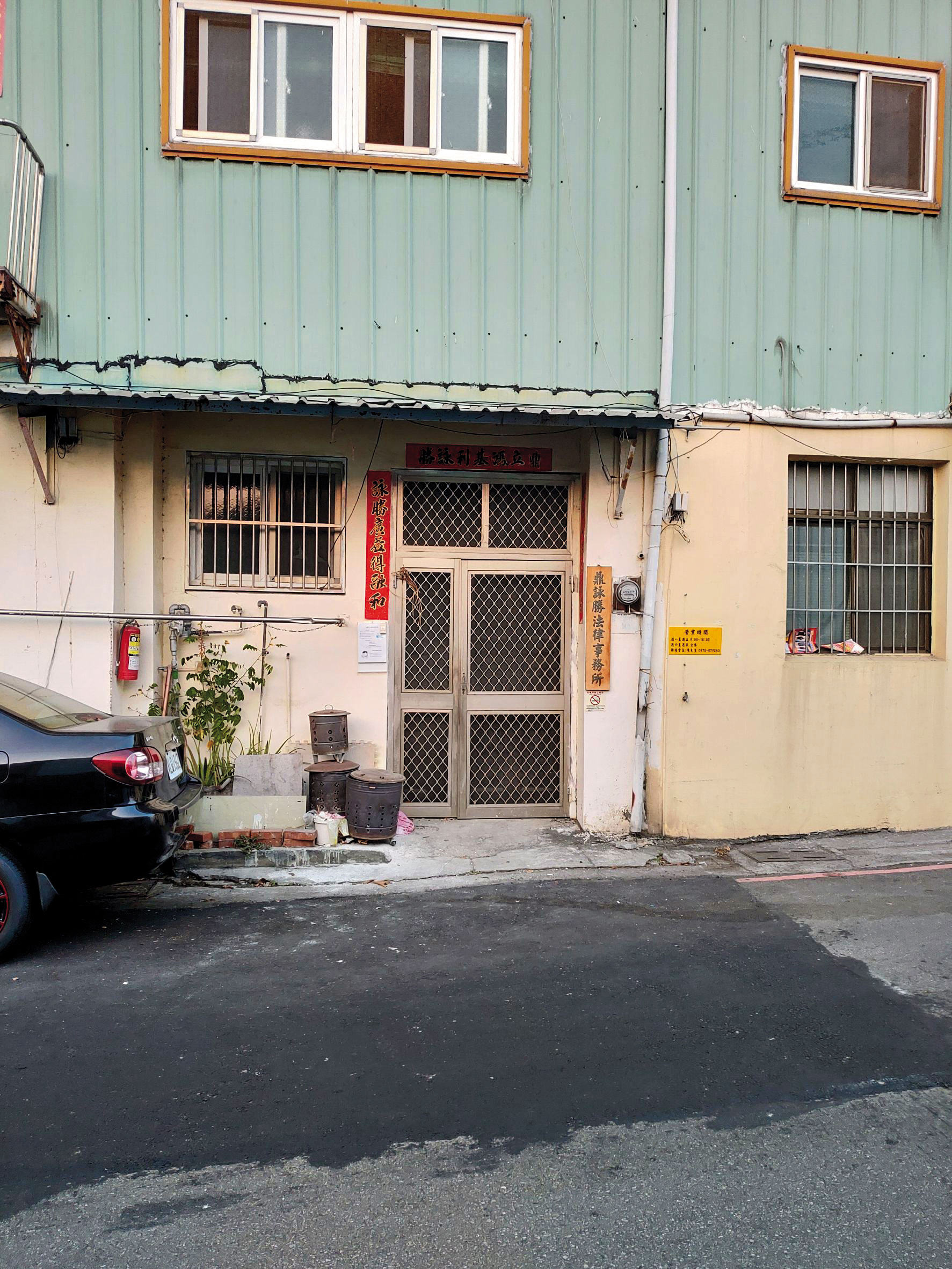 張禮安遭檢舉在台中市豐原與不具資律師資格的學長合開律師事務所,涉違《律師法》。