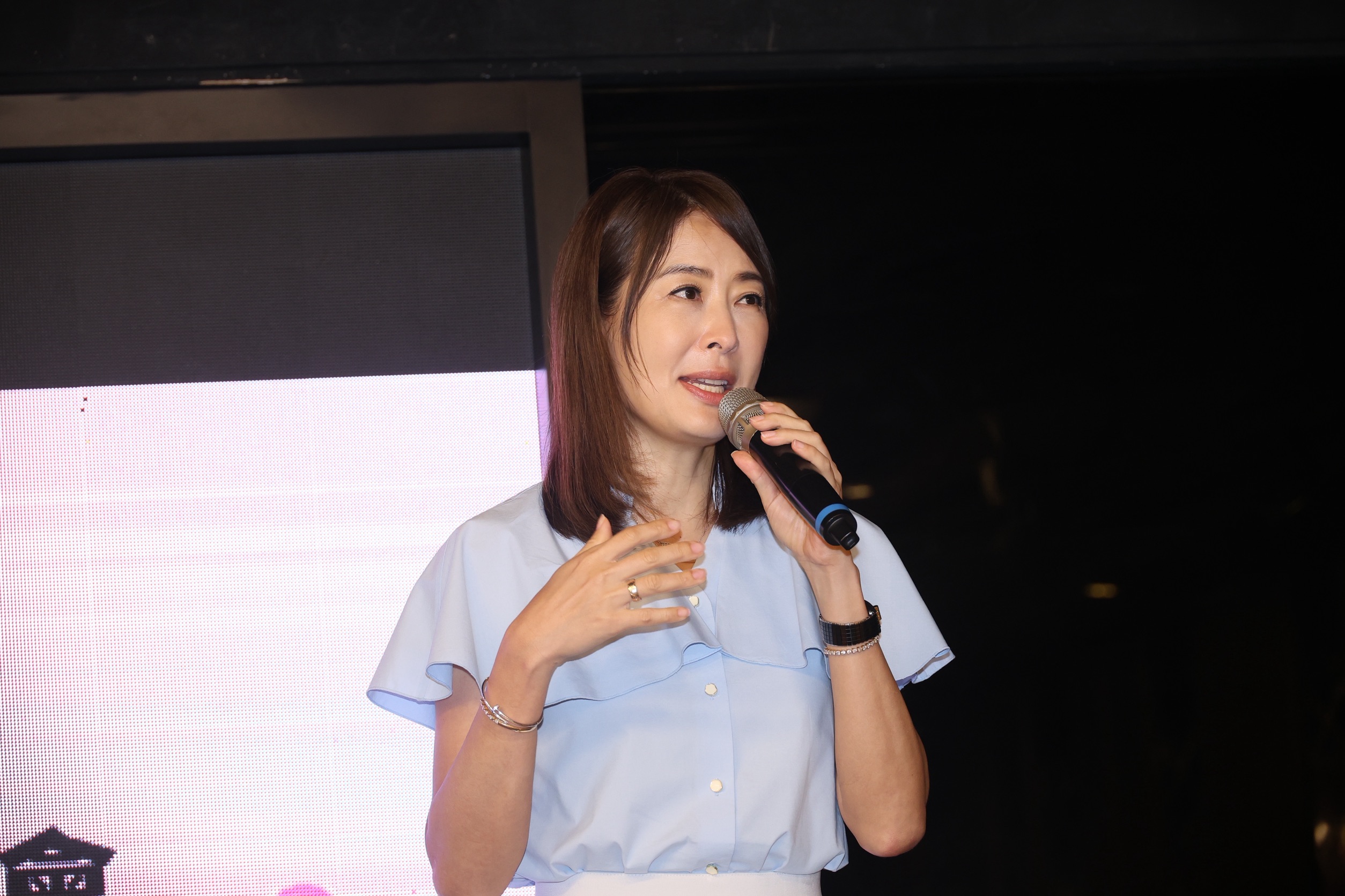 賈永婕提到關懷偏鄉孩子的過程一度眼眶泛紅。(台灣永婕美少女慈善協會提供)