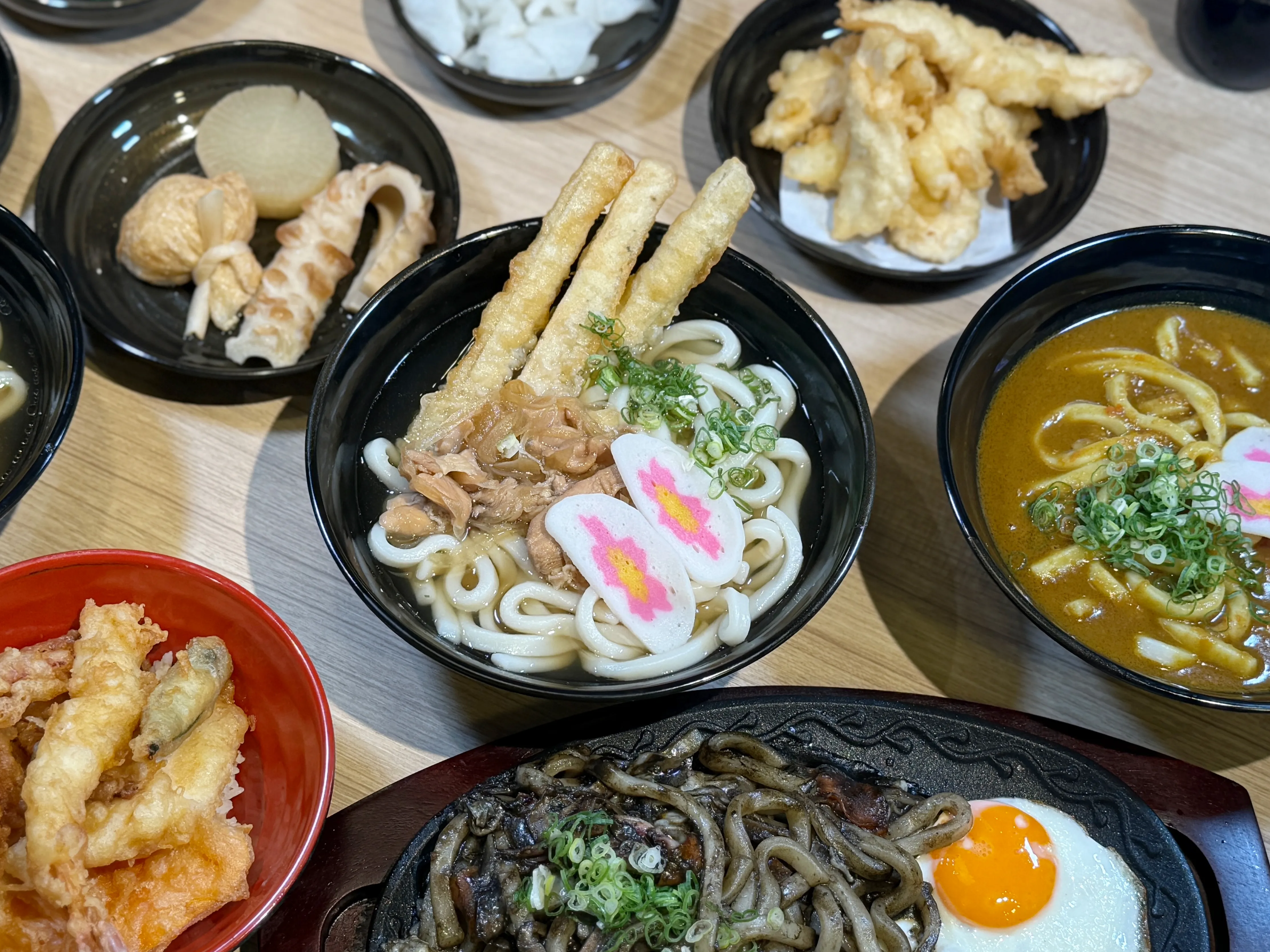 試吃筆記／日本北九州國民美食「資先生烏龍麵」首度登台　激推台灣獨家烏賊墨炒烏龍麵　還有幸福套餐與年銷百萬顆的牡丹餅