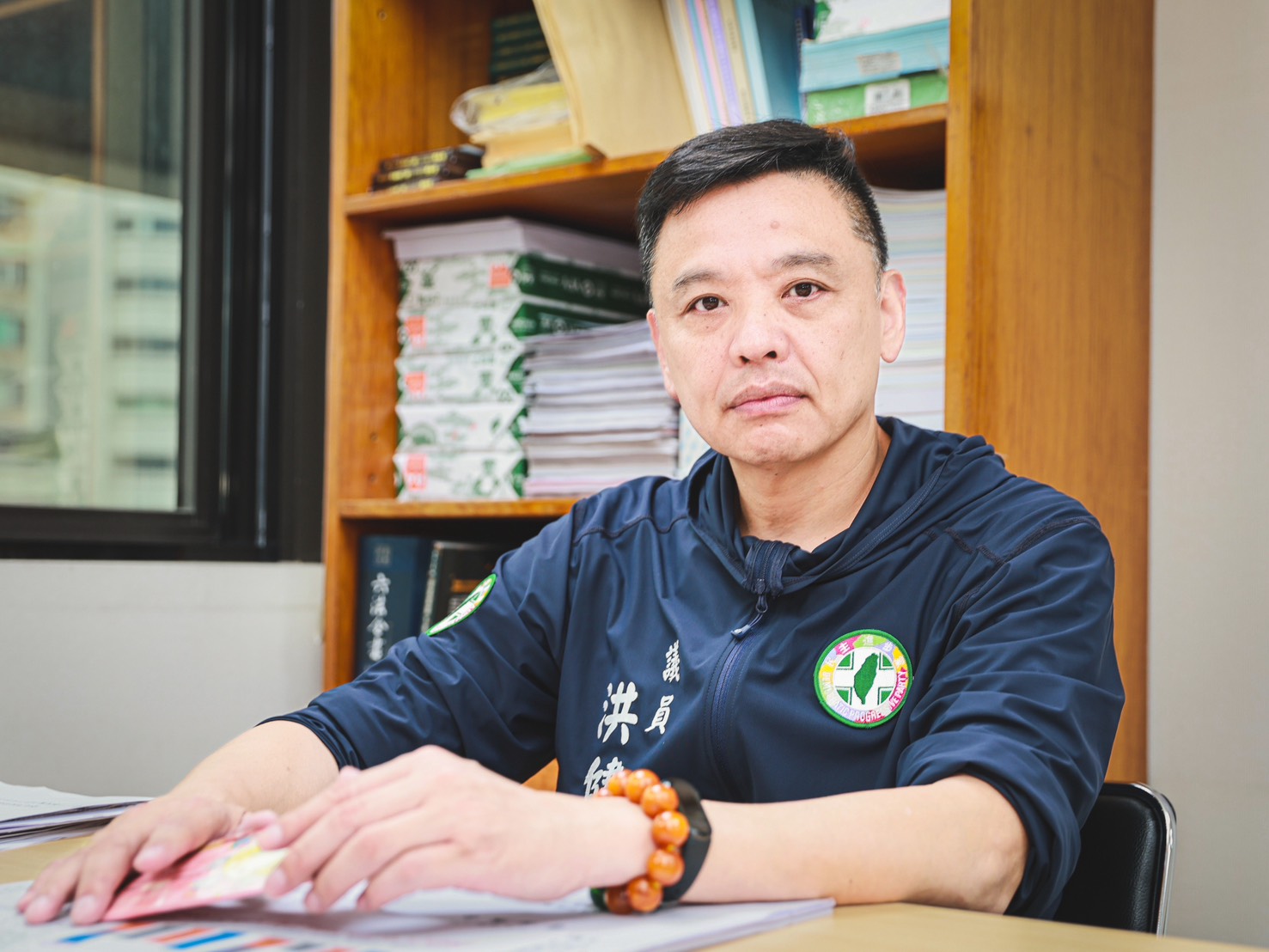 洪健益呼籲蔣萬安展現魄力，徹查真相，還給市民與歷史一個公正交代。（洪健益提供）