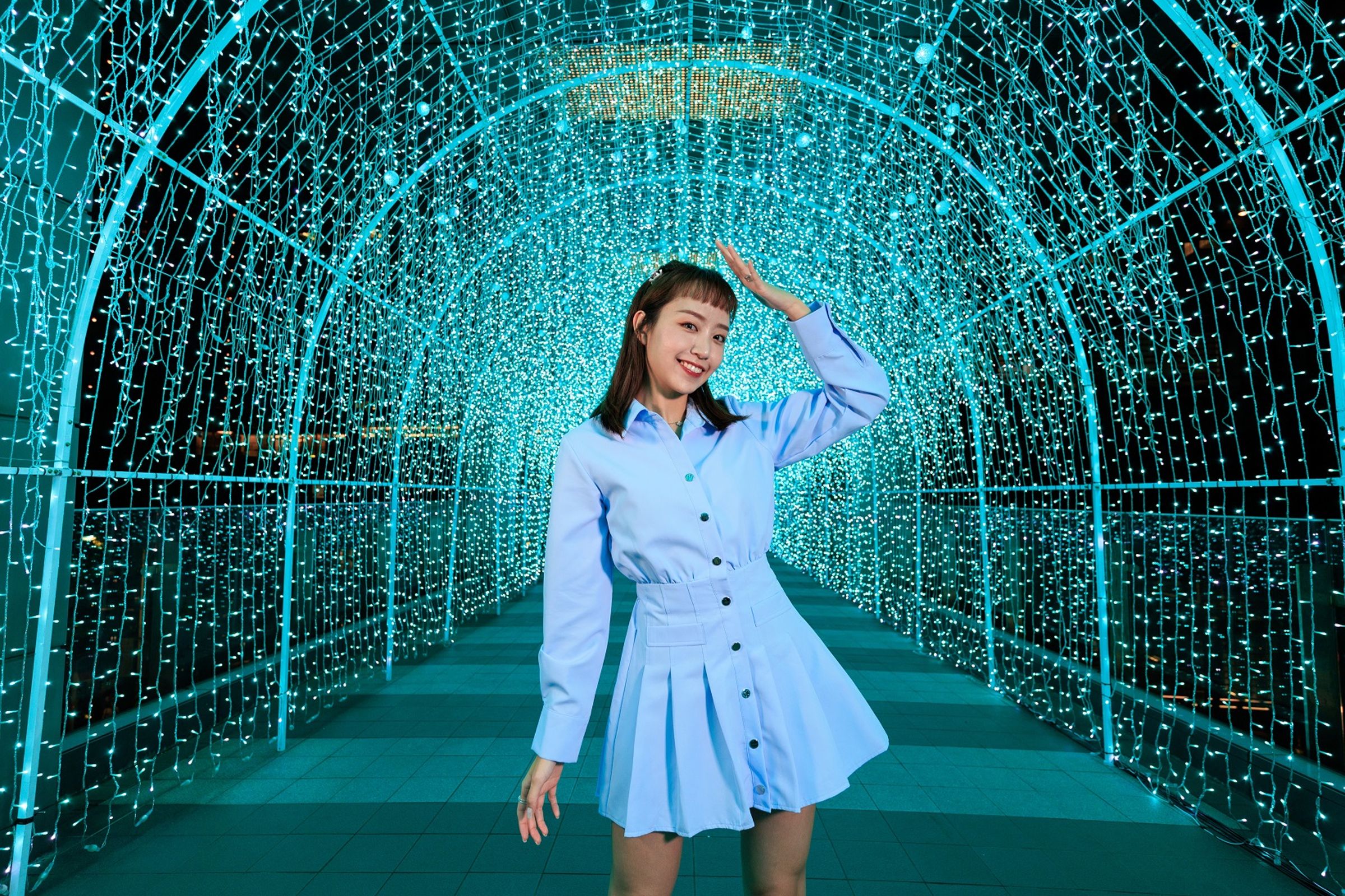 「琉星光廊」,璀璨的藍白色燈光宛如神祕夜空中的耀眼星點。(新北觀旅局提供)