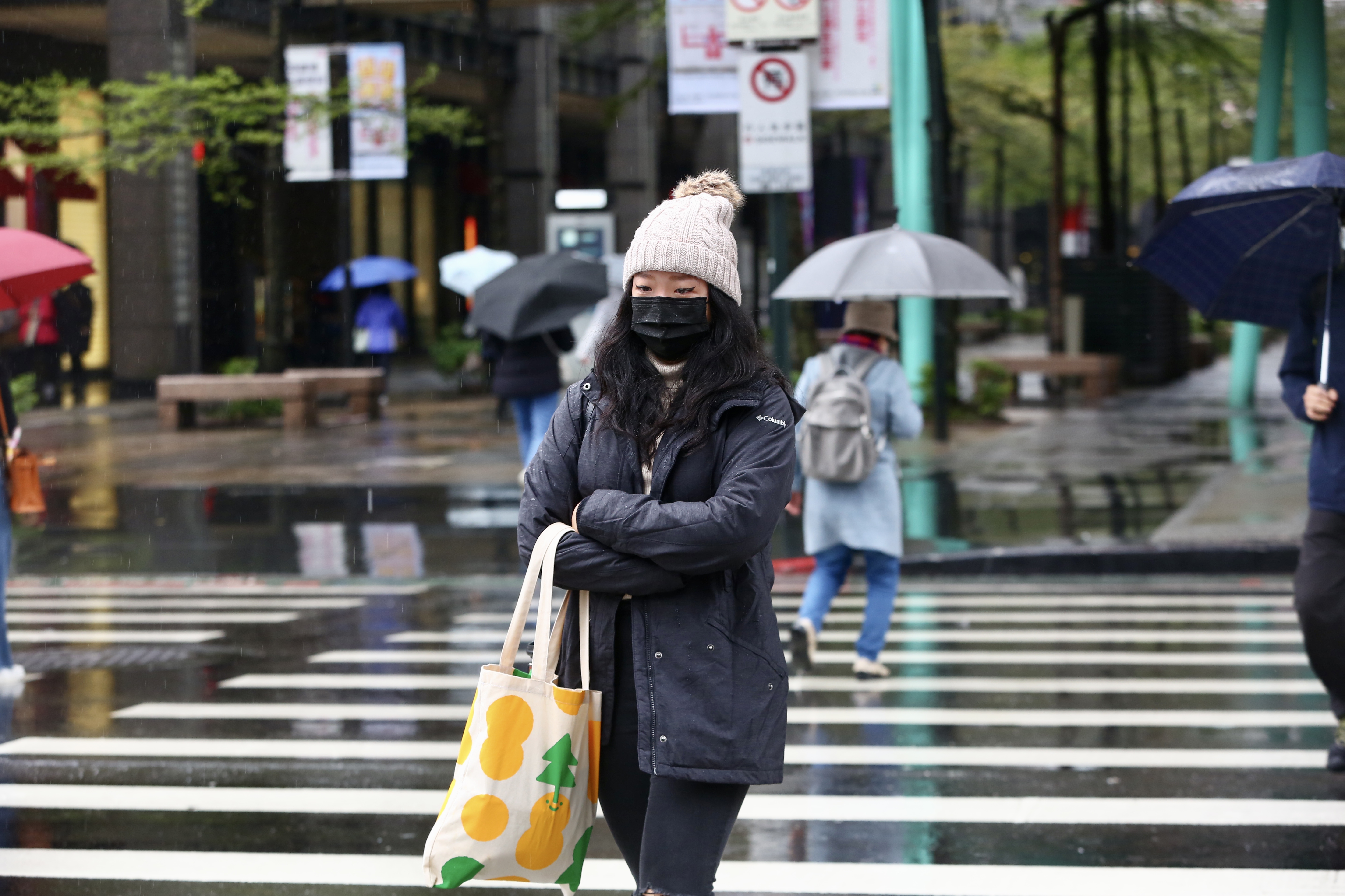 今日（24日）受大陸冷氣團影響，全台各地天氣明顯轉冷，早晚溫差大。