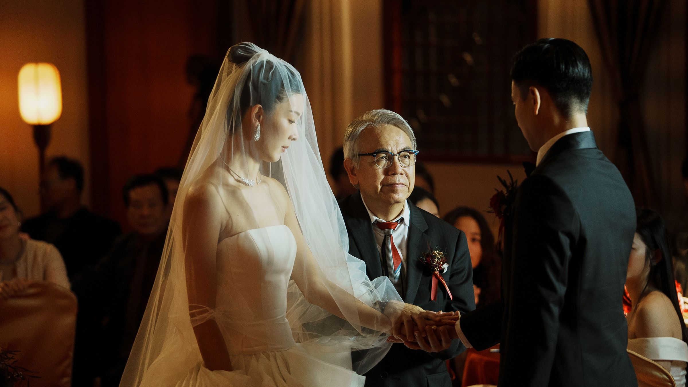 余香凝（左）和田啟文（中）在《雙囍》飾演父女，圈粉無數，承諾破億親自來台謝票。（水花電影提供）