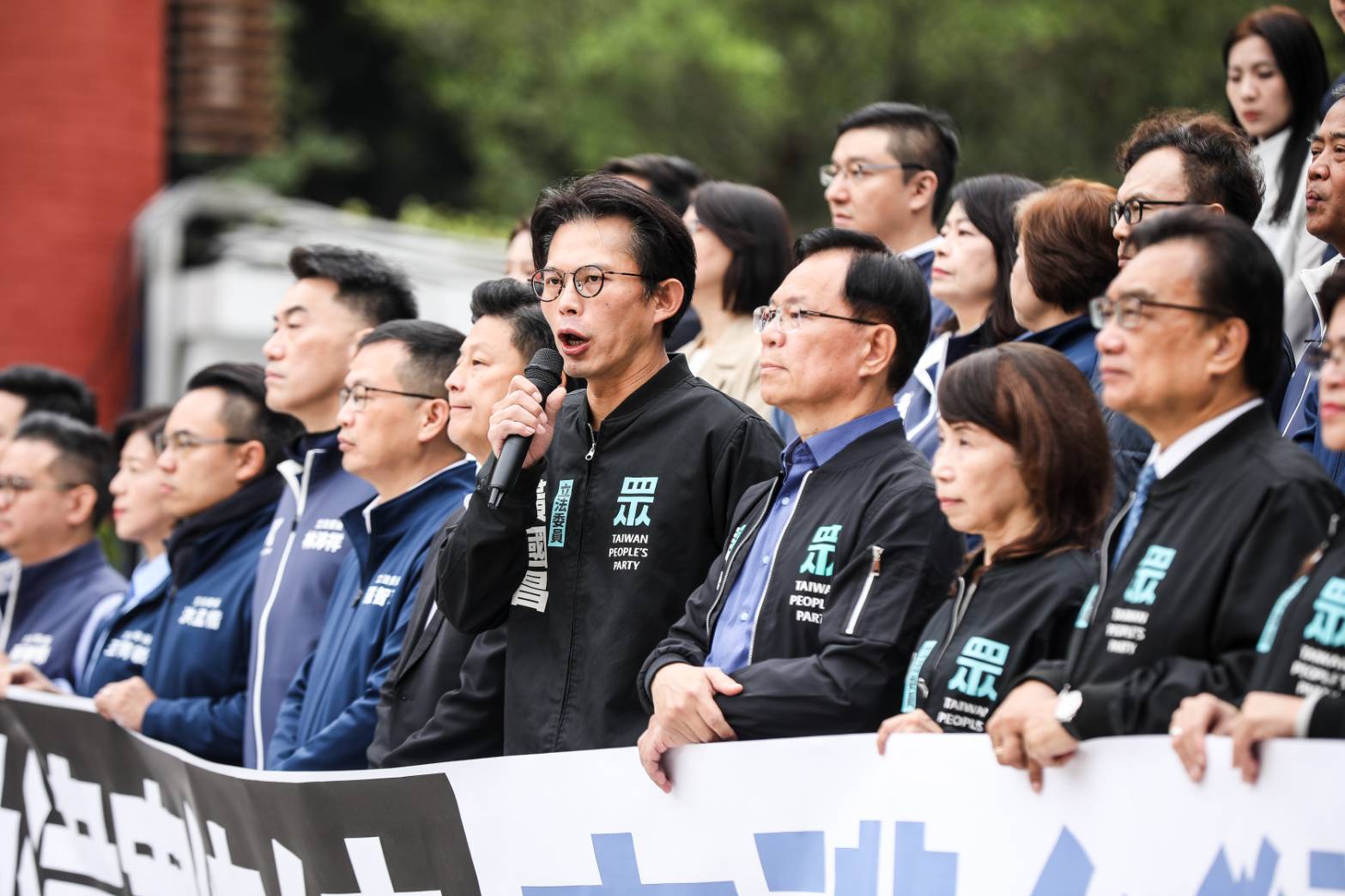 藍白宣布彈劾賴清德，竟登中國官媒《新華社》。（鏡報鄒保祥）