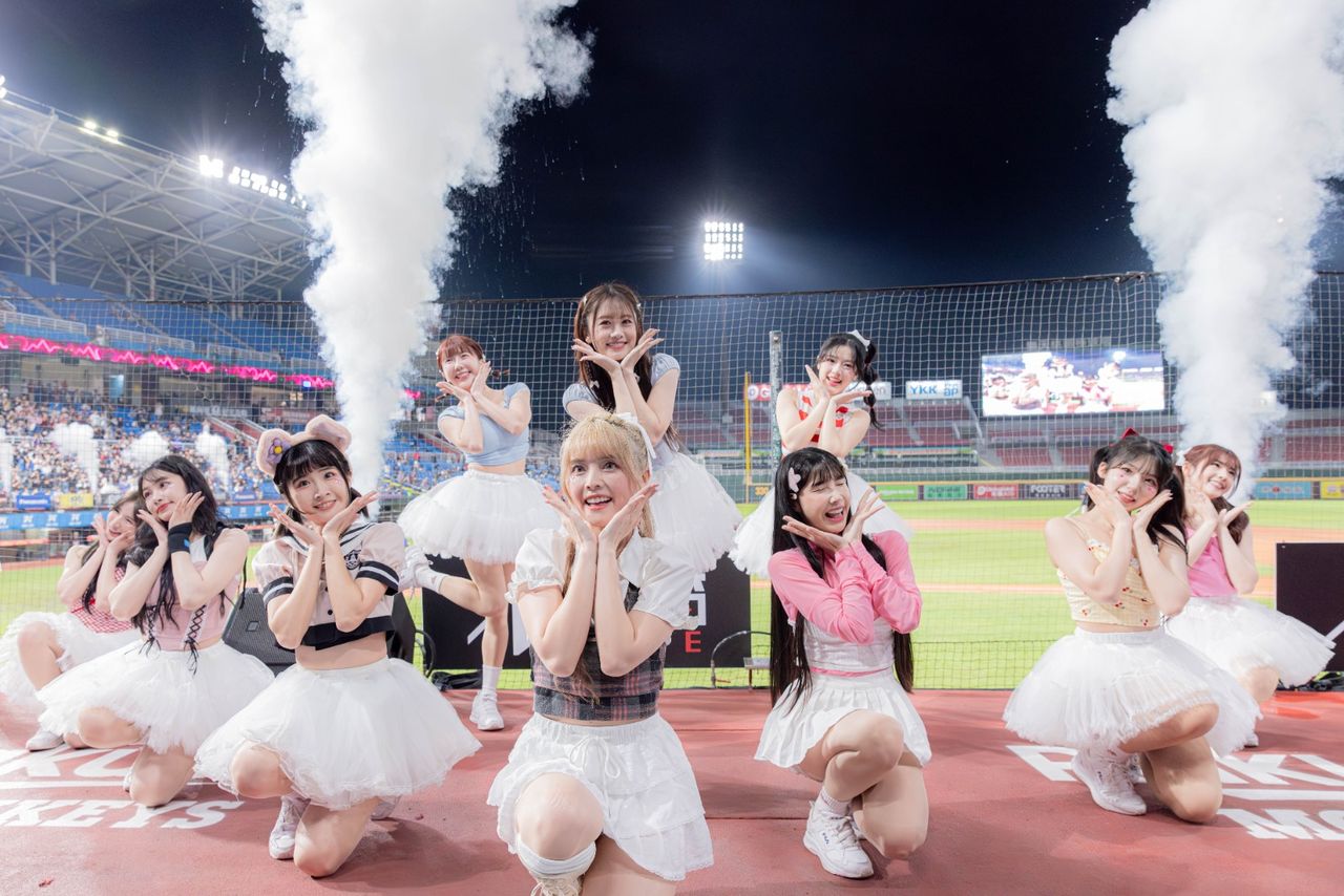 樂天桃猿舉辦《永續趴》主題日,女孩們輪番上場跳舞。(樂天桃猿提供)