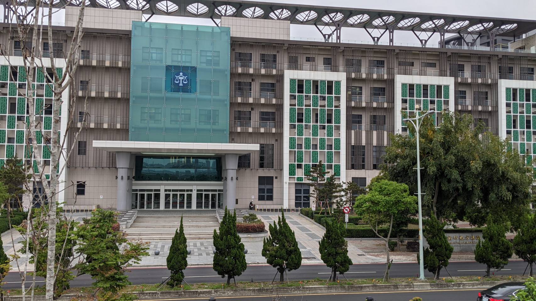 去年11月發生的國道聯結車司機撞死人事件，司機事後未留在現場，被檢方起訴肇事逃逸，然而，近日新竹地院審理宣判其無罪。（本刊資料照）