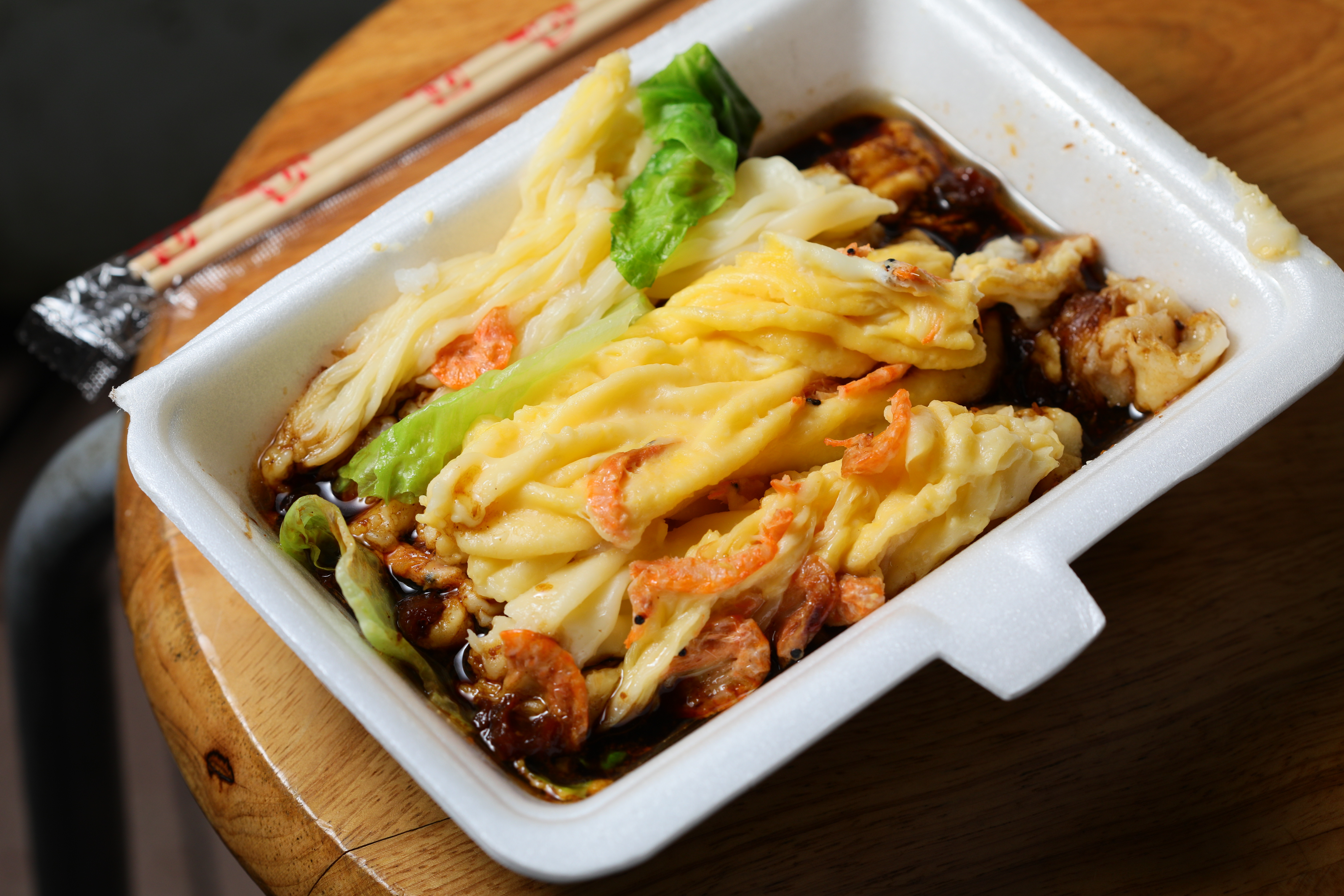 現在香港也少見的手工腸粉，可以選兩種口味。（港幣38元／雞蛋蝦米雙拼）