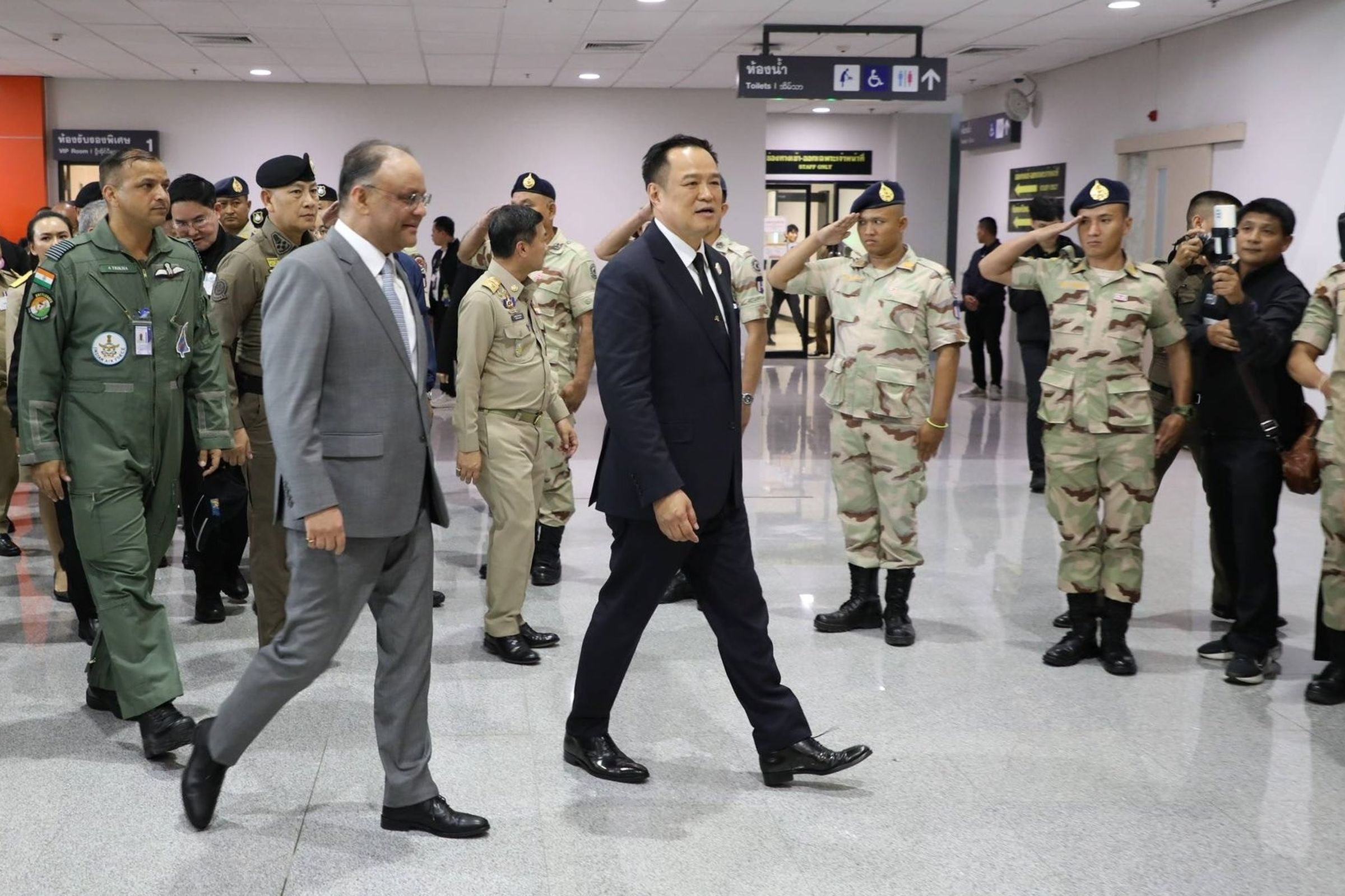 泰國總理阿努廷呼籲民眾應只聽取國軍和國安單位發布的官方資訊，以確保訊息正確且一致。（翻攝自@prdthailand X）