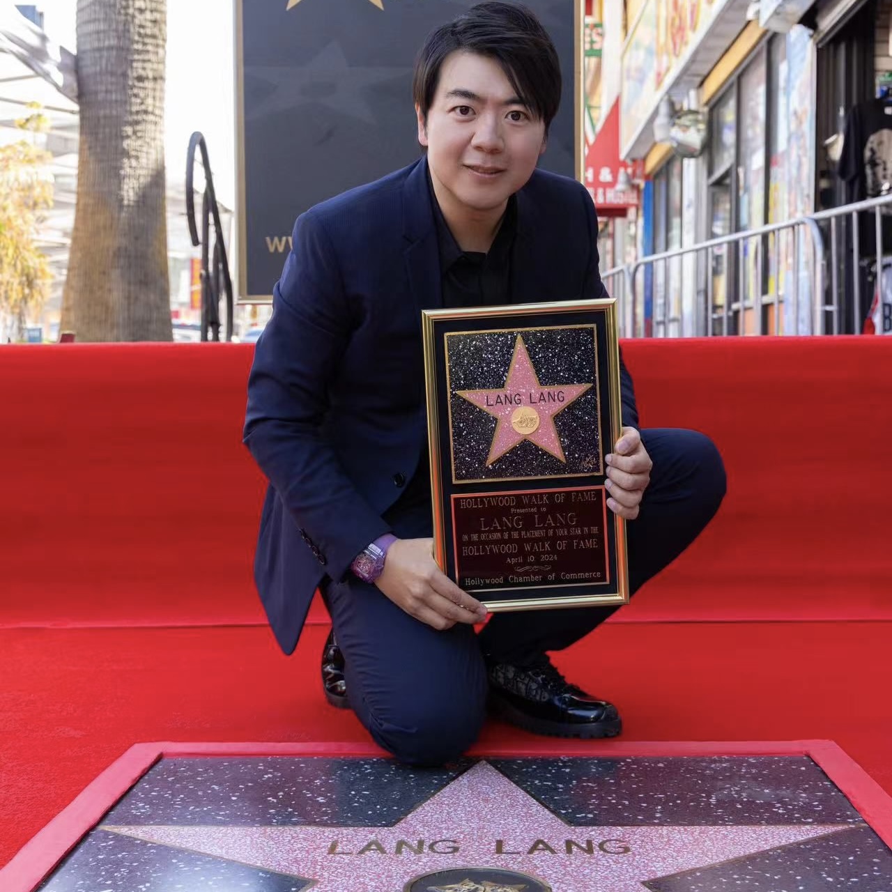 郎朗是首位在好萊塢星光大道留下手印的亞洲鋼琴家。（牛耳藝術提供）
