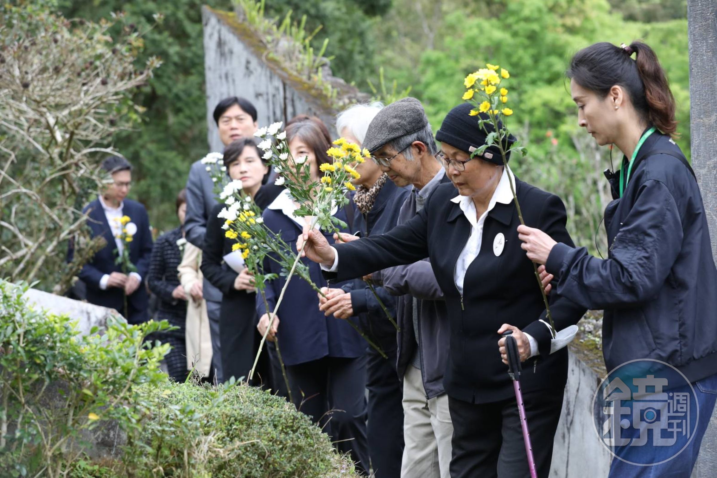 林宅血案46年,慈林基金會今日在宜蘭林家墓園舉行追思會,林義雄的妻子方素敏與親友到場,與上百名民眾一起哀悼。