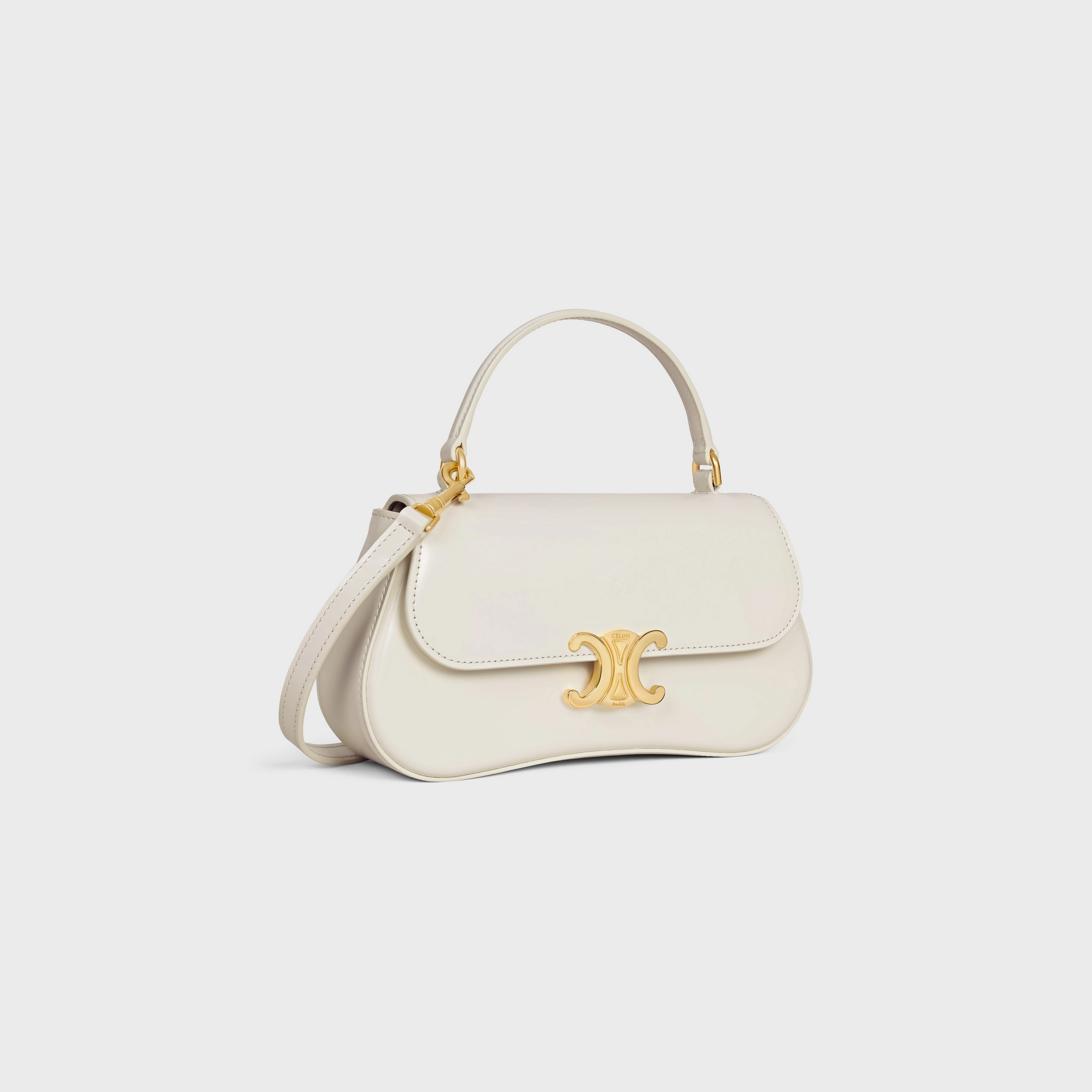 Teen CELINE Lola白棉色亮澤牛皮革手袋。NT$94,000（CELINE提供）