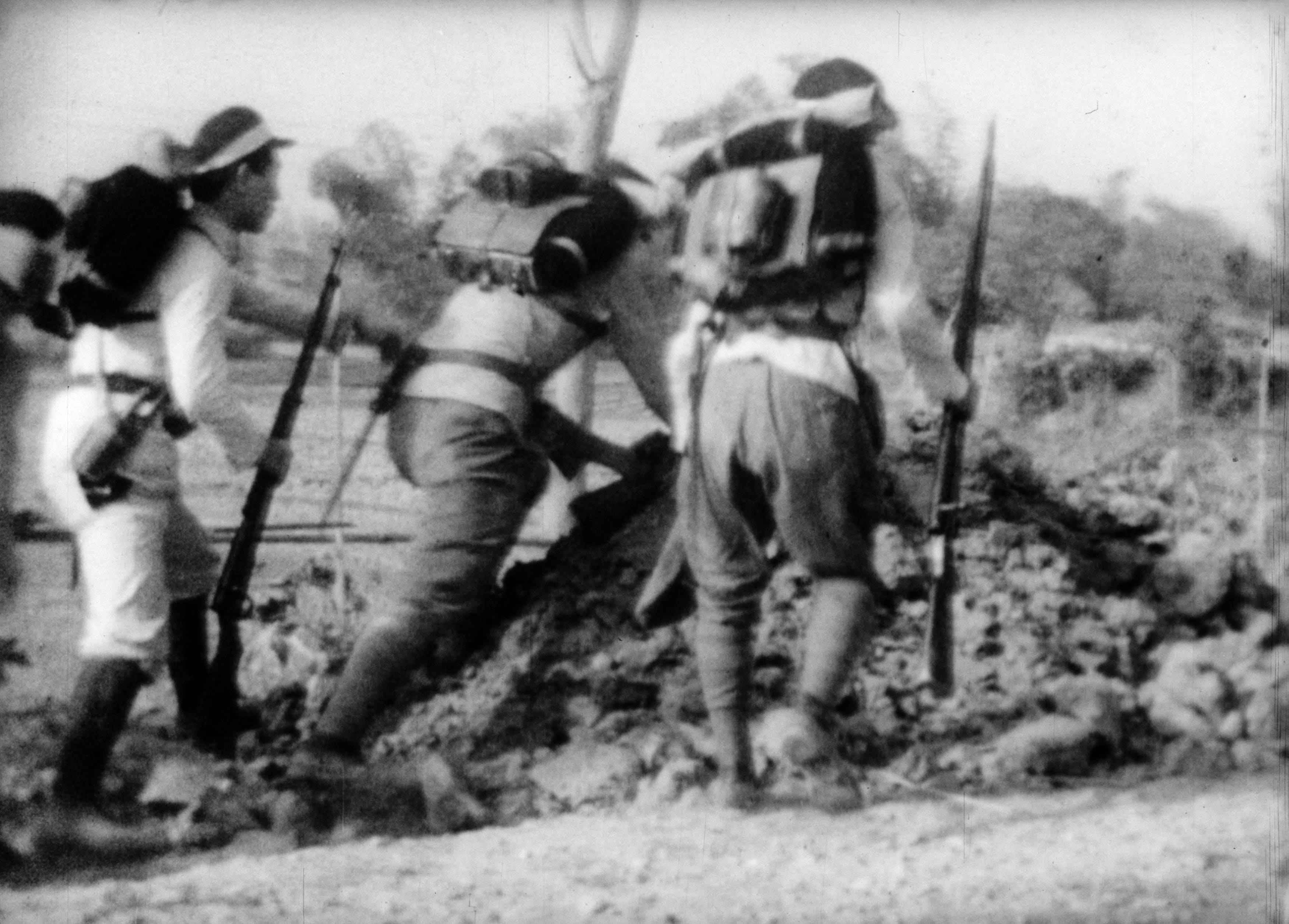 《學徒兵演習、神社之祭》呈現戰時動員與皇民化政策如何滲透日常生活。(TIDF提供)