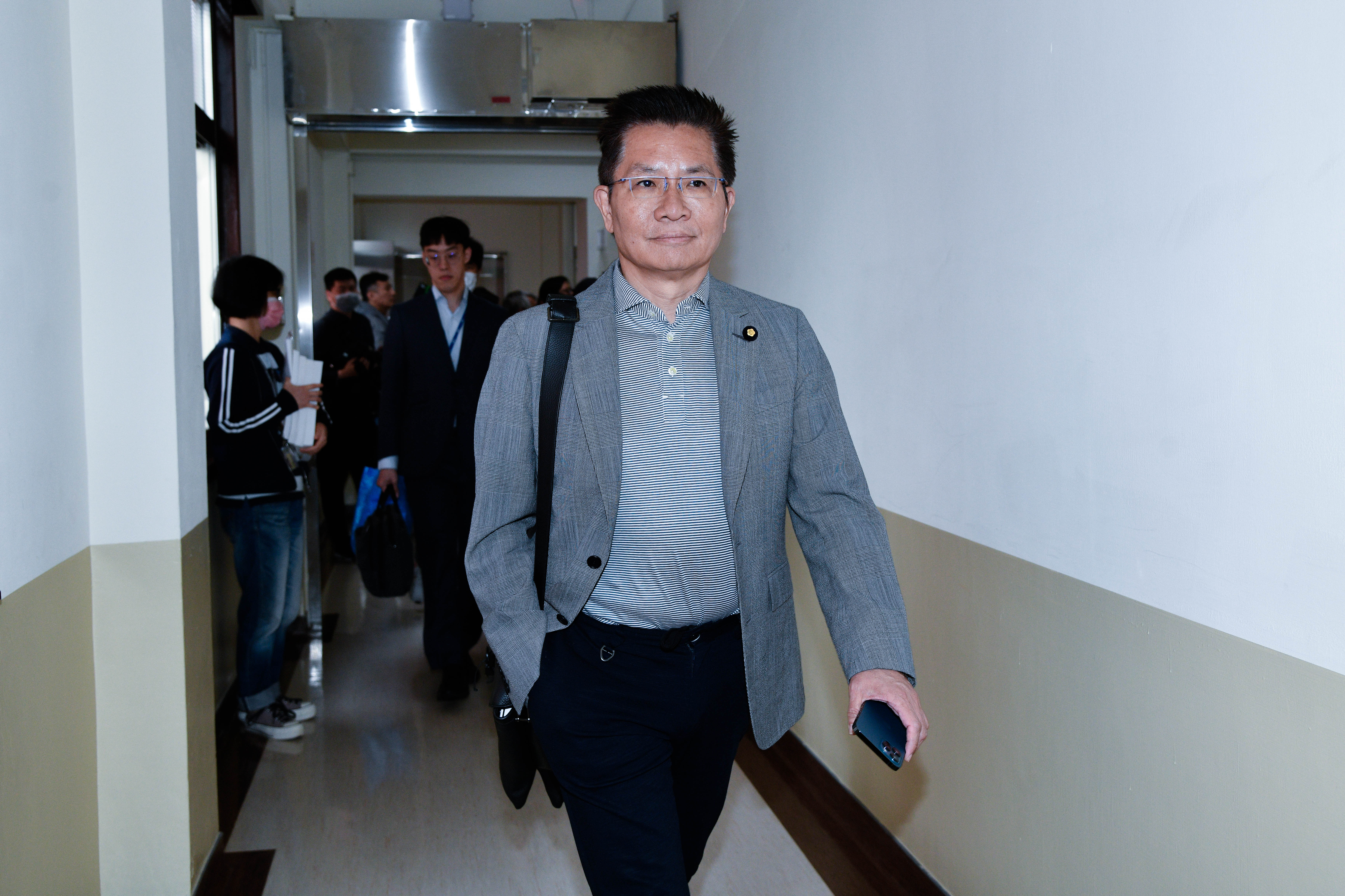 民眾黨立委吳春城建議，乾脆設置「讓座鈴」，讓有需要的人按鈴。（本刊資料照）