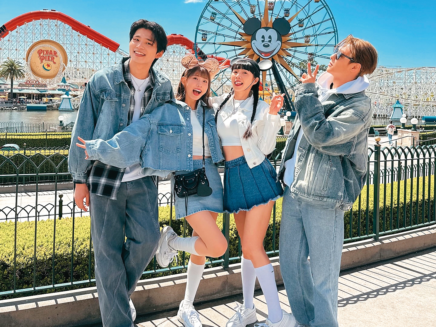 隨著粿粿（左二）外遇王子邱勝翊（右一）炸開，遭指還有「另一對出軌」的藝人，被強烈懷疑是簡廷芮（右二）、王品澔（左一）。（翻攝自粿粿IG）