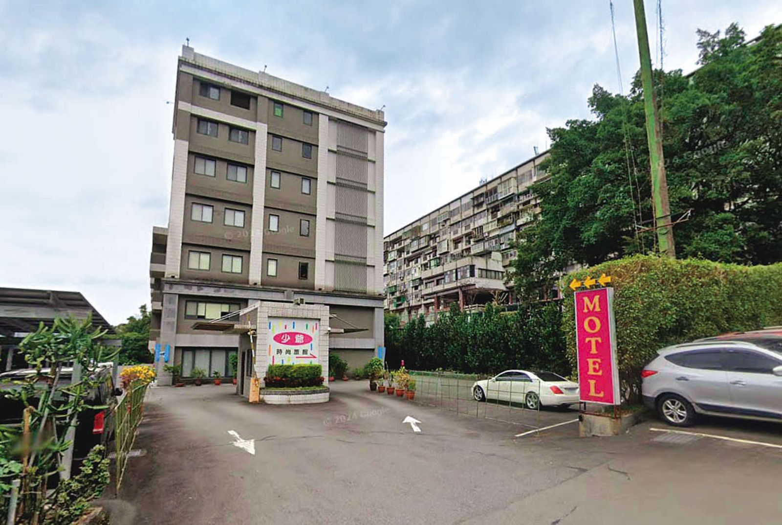 高、許開房間的少爺時尚旅館位於新北汐止山區,標榜清幽、隱密,休息3小時收費900到1,000元,價格實惠。(翻攝Google Maps)