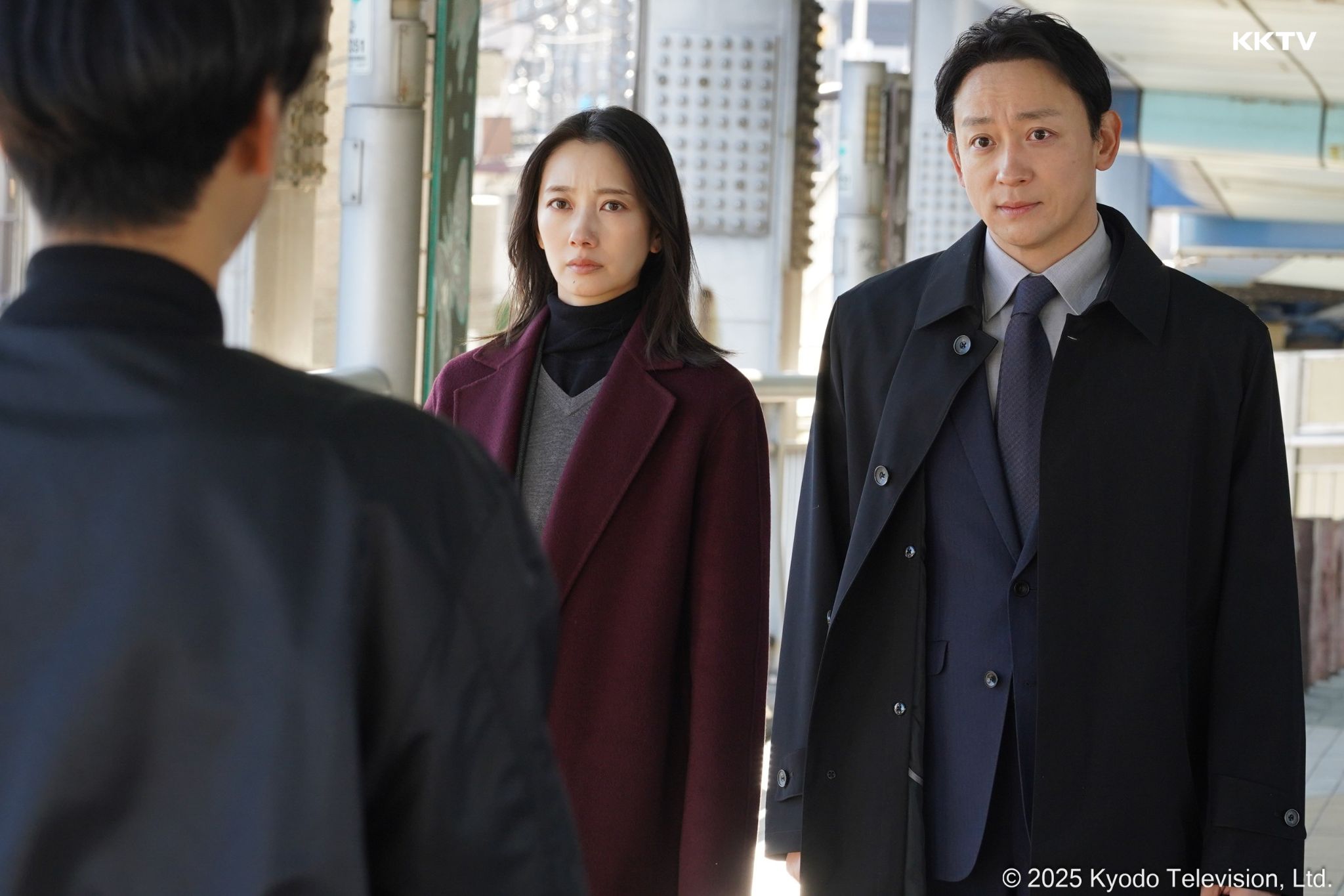 波瑠與山本耕史在《EYESEE ～瞬間記憶搜查．柊班！》再度合作，山本耕史笑說兩人共通點是「長得很像」。（KKTV提供）