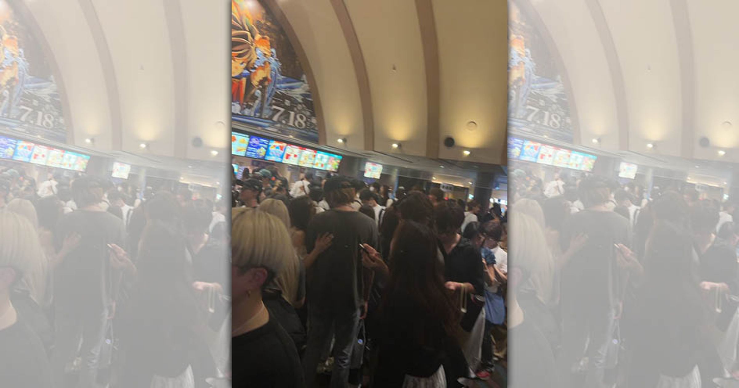 《鬼滅之刃無限城篇》今天在日本率先上映，電影院湧入人潮。（翻攝自X）