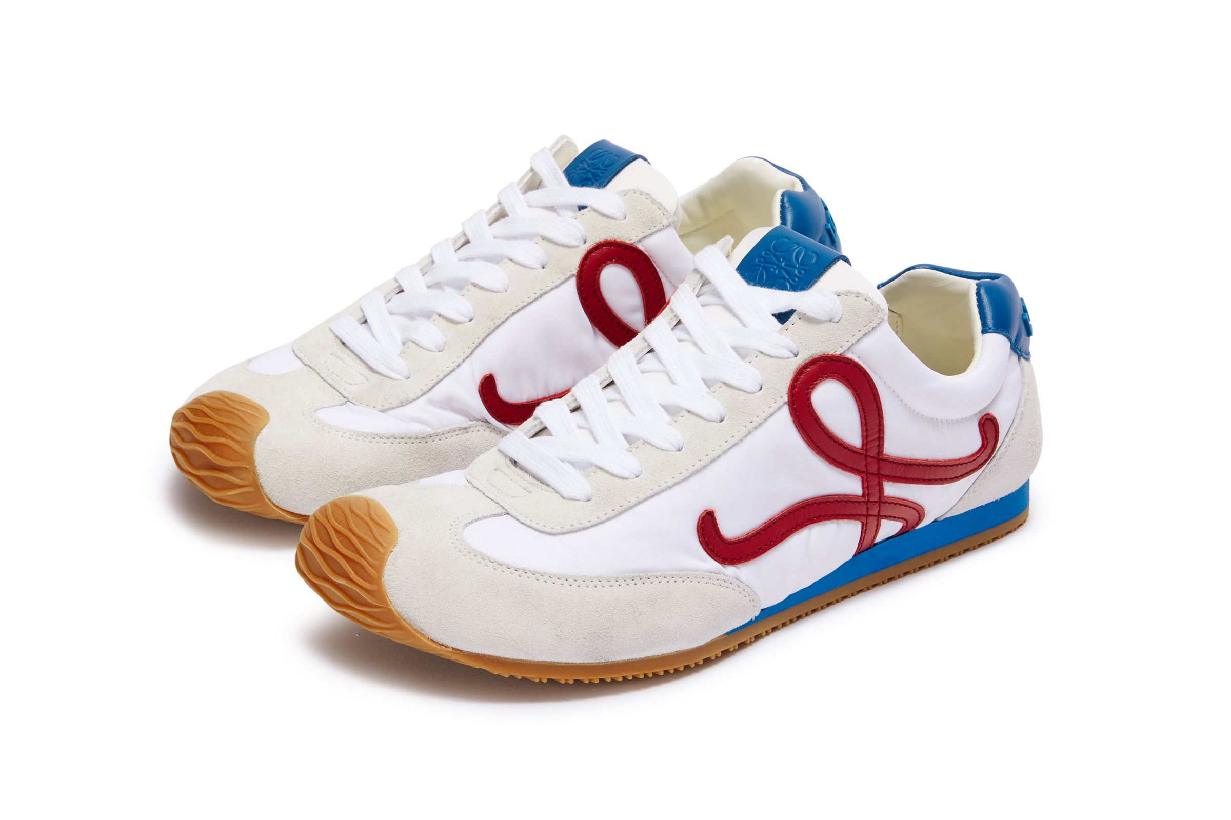 Ballet Runner 2.0白色尼龍和小牛皮運動鞋。NT$26,000(羅威提供)