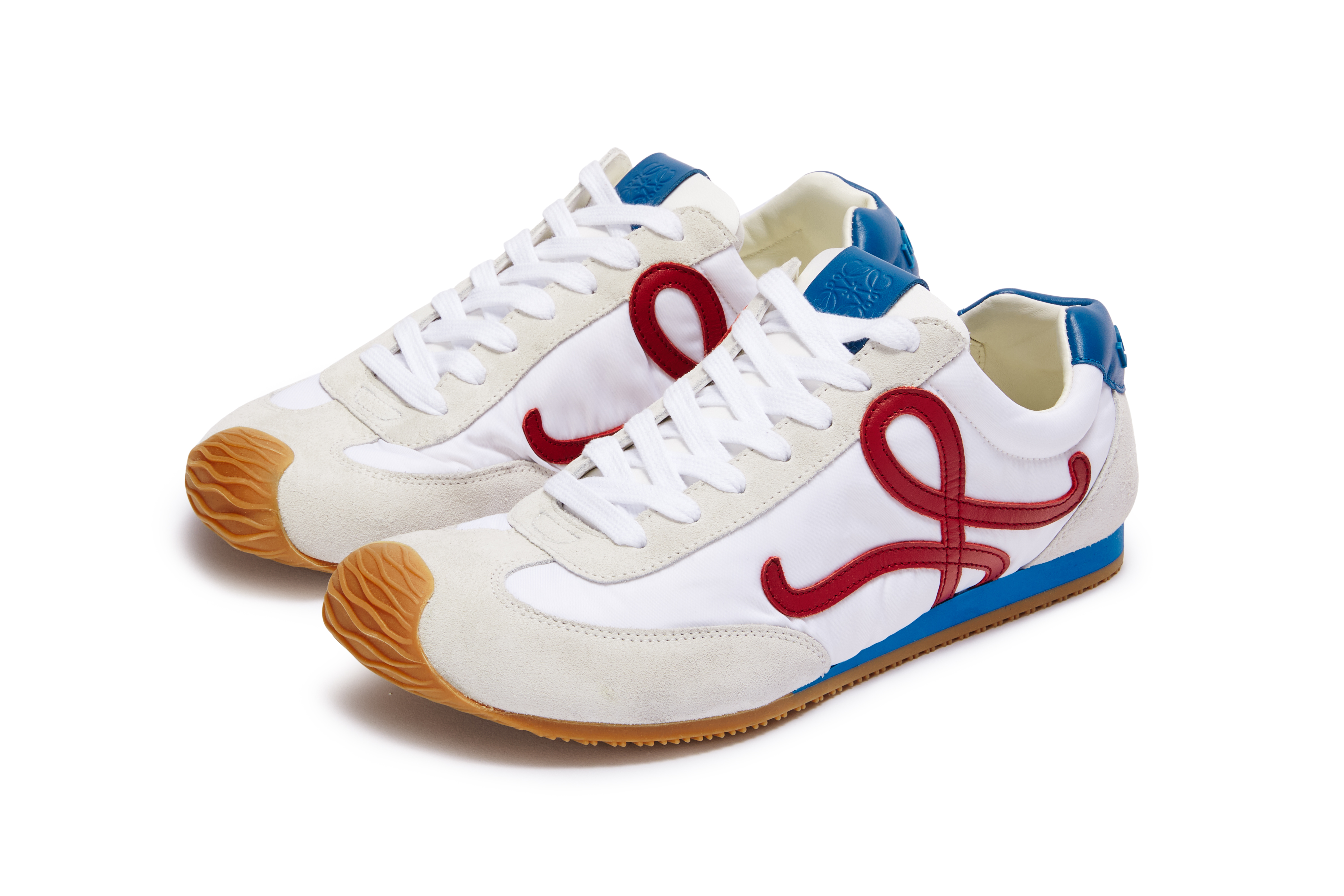 Ballet Runner 2.0白色尼龍和小牛皮運動鞋。NT$26,000（羅威提供）