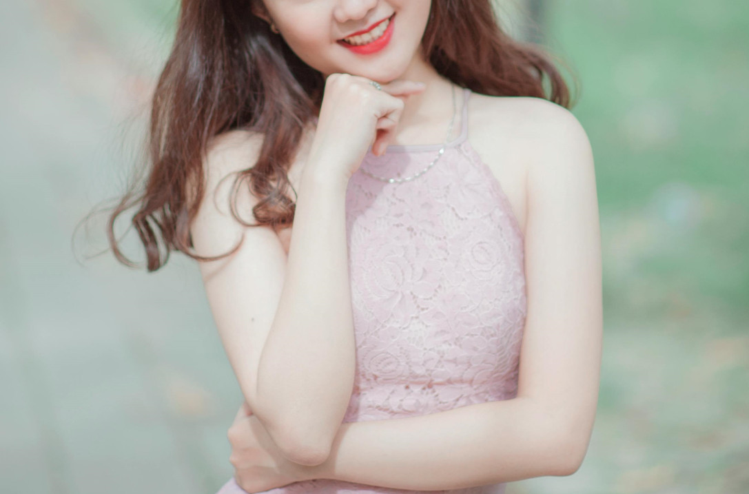 知名女持人隱瞞已婚身分，與男粉絲交往，藉此騙取上百萬金援。（示意圖，pexels）  