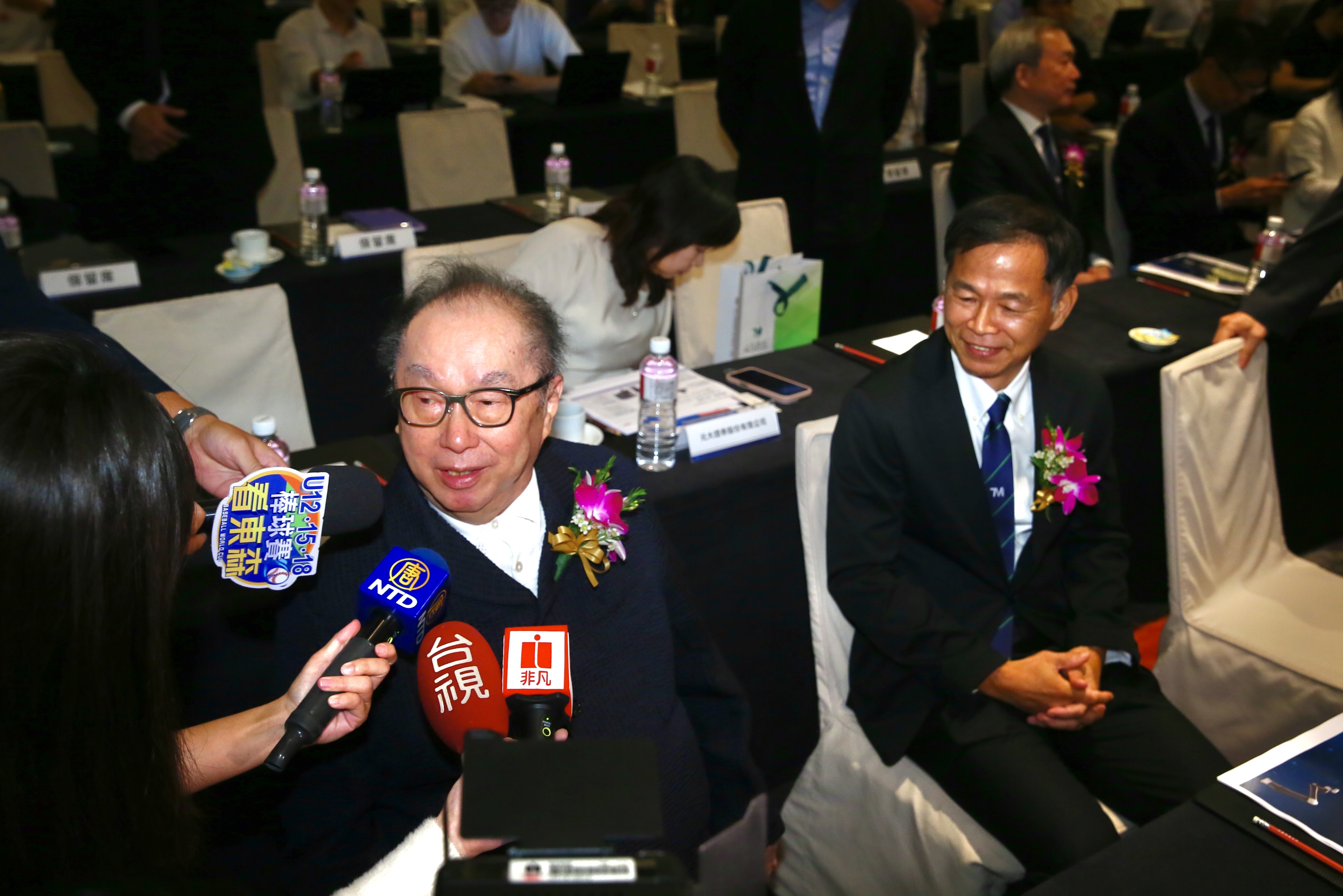 廣達董事長林百里笑言「孫公司今天轉大人，我做爺爺的真的很開心！」