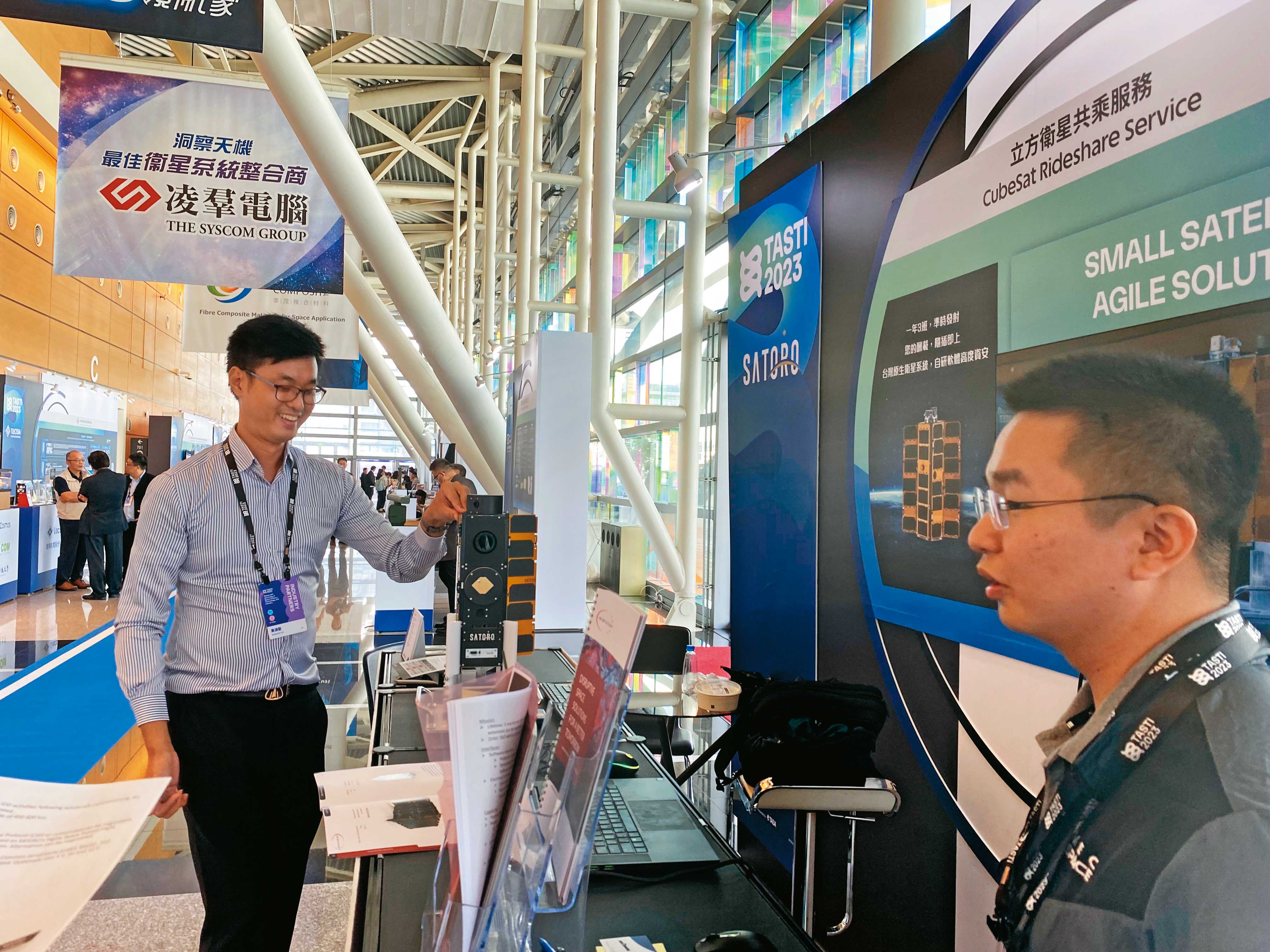 智探太空展現衛星製造方面的長才，僅僅9個月左右就打造出一顆酷似貨櫃艙的立方衛星。（盧佳柔攝）