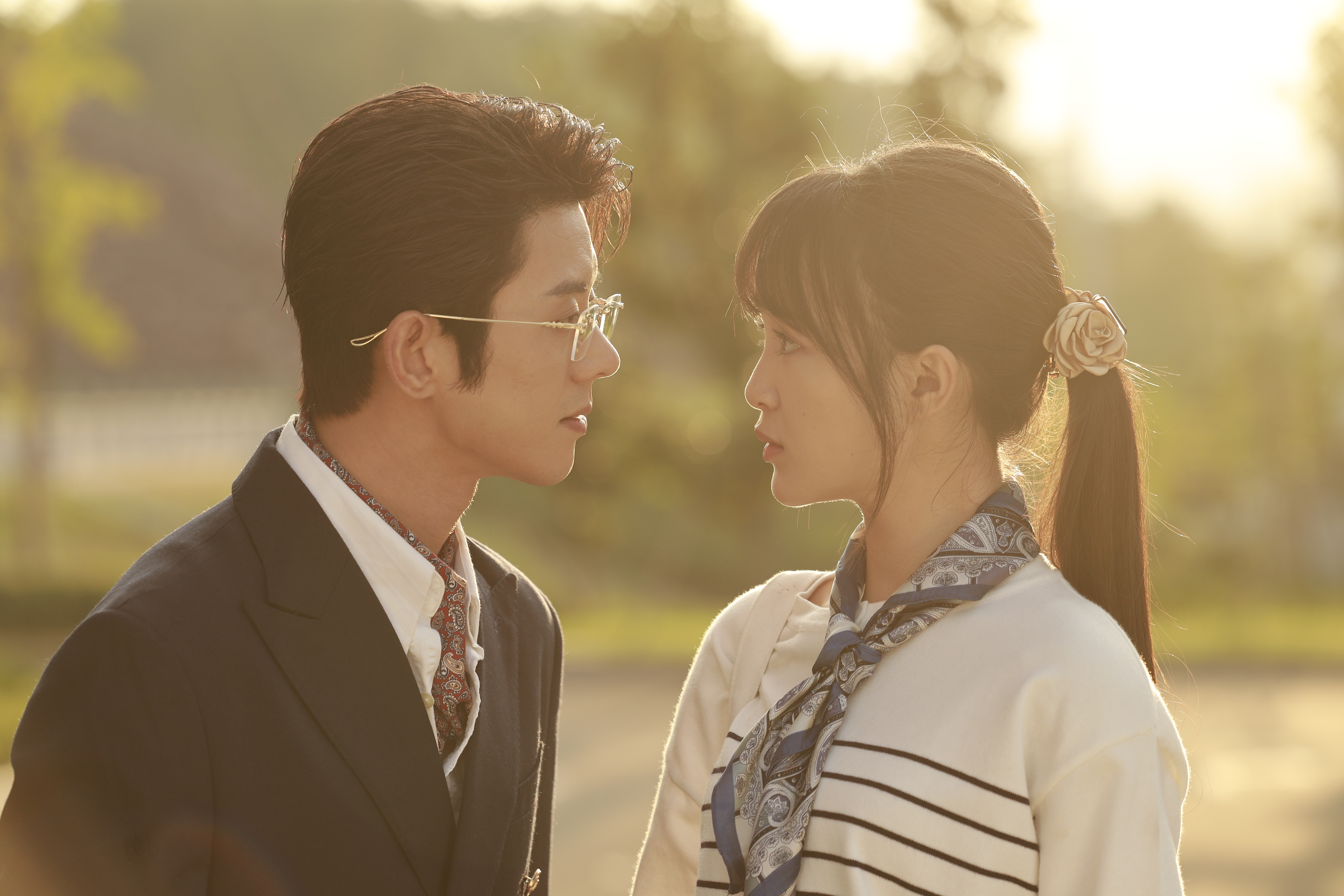 藍博（左）、廖茉汐（右）等兩岸新生代演員領銜主演，跨越三世輪迴的情感糾葛成為全劇亮點。（人間福報提供）