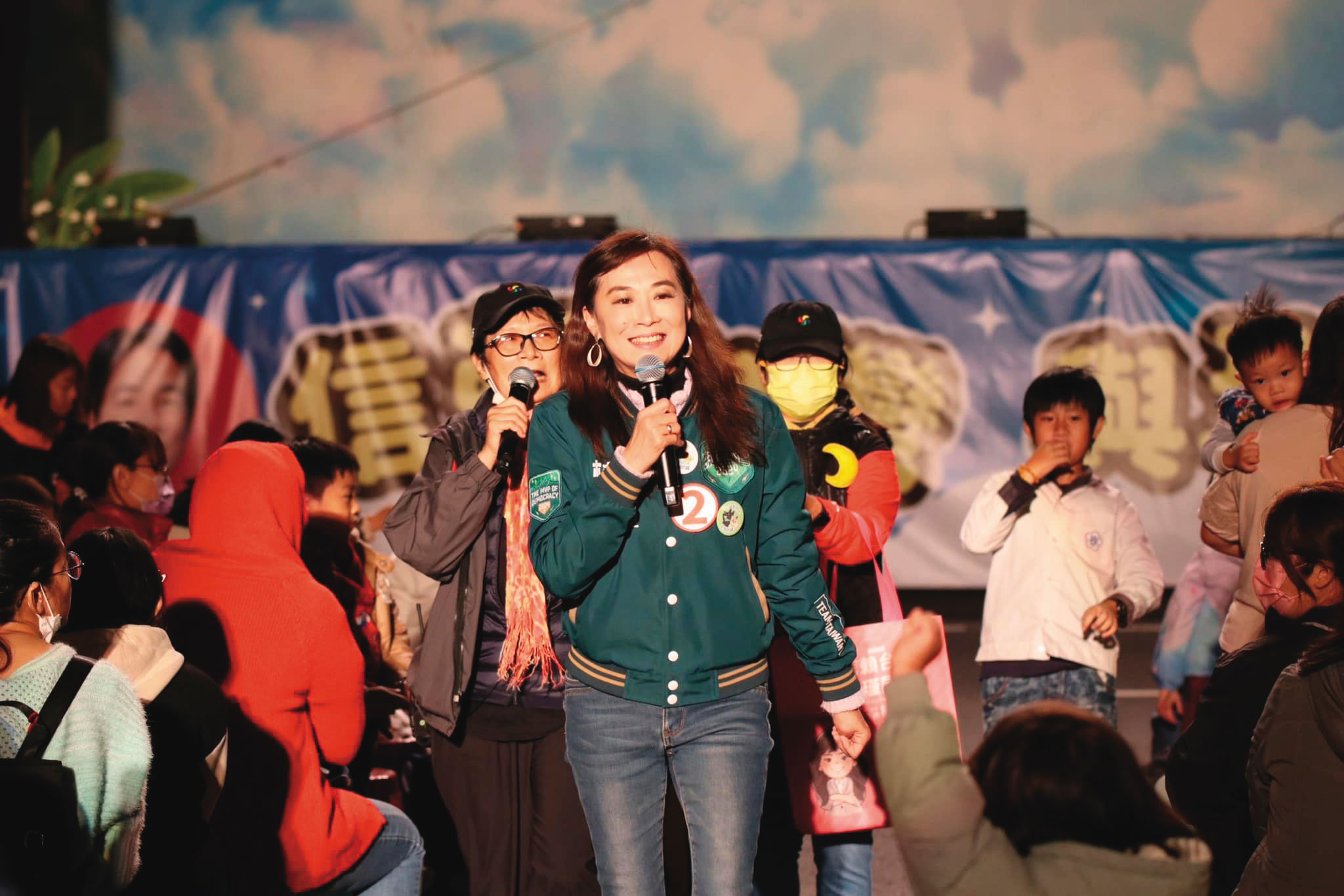 林宜瑾說得一口流利台語，許多民進黨選舉場都能見到她主持身影。（翻攝林宜瑾臉書）